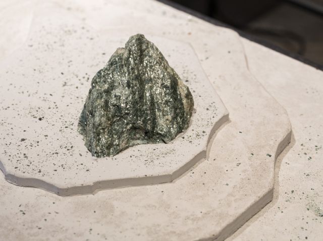 Otobong Nkanga, In Pursuit of Bling, Installation detail, 2014 / Berlin Biennale © Berlin Biennale