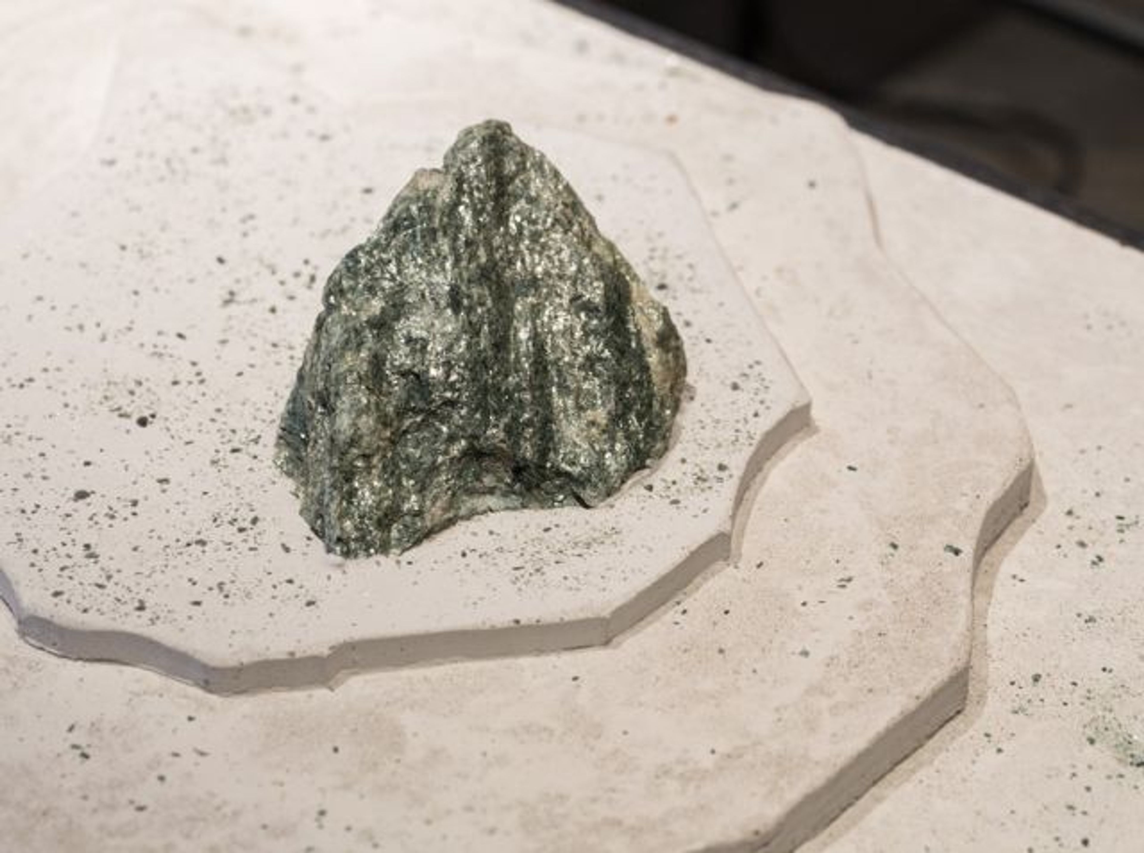 Otobong Nkanga, In Pursuit of Bling, Installation detail, 2014 / Berlin Biennale © Berlin Biennale