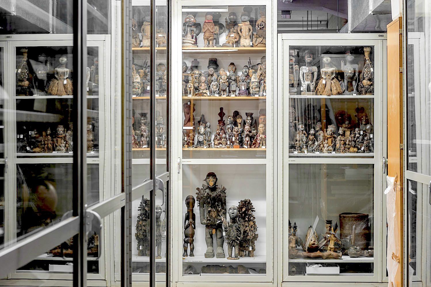 Examining De/Colonial Traces Through Colonial Collections - Contemporary And