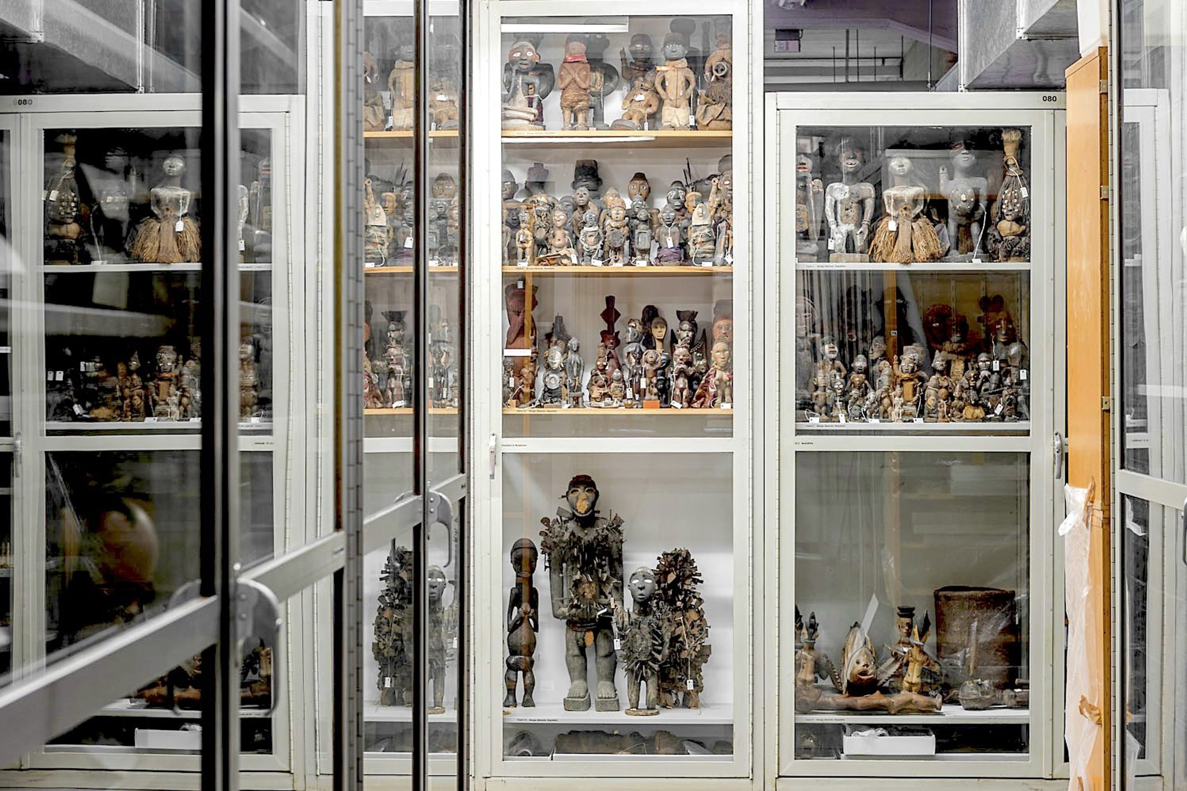 Examining De/Colonial Traces Through Colonial Collections - Contemporary And