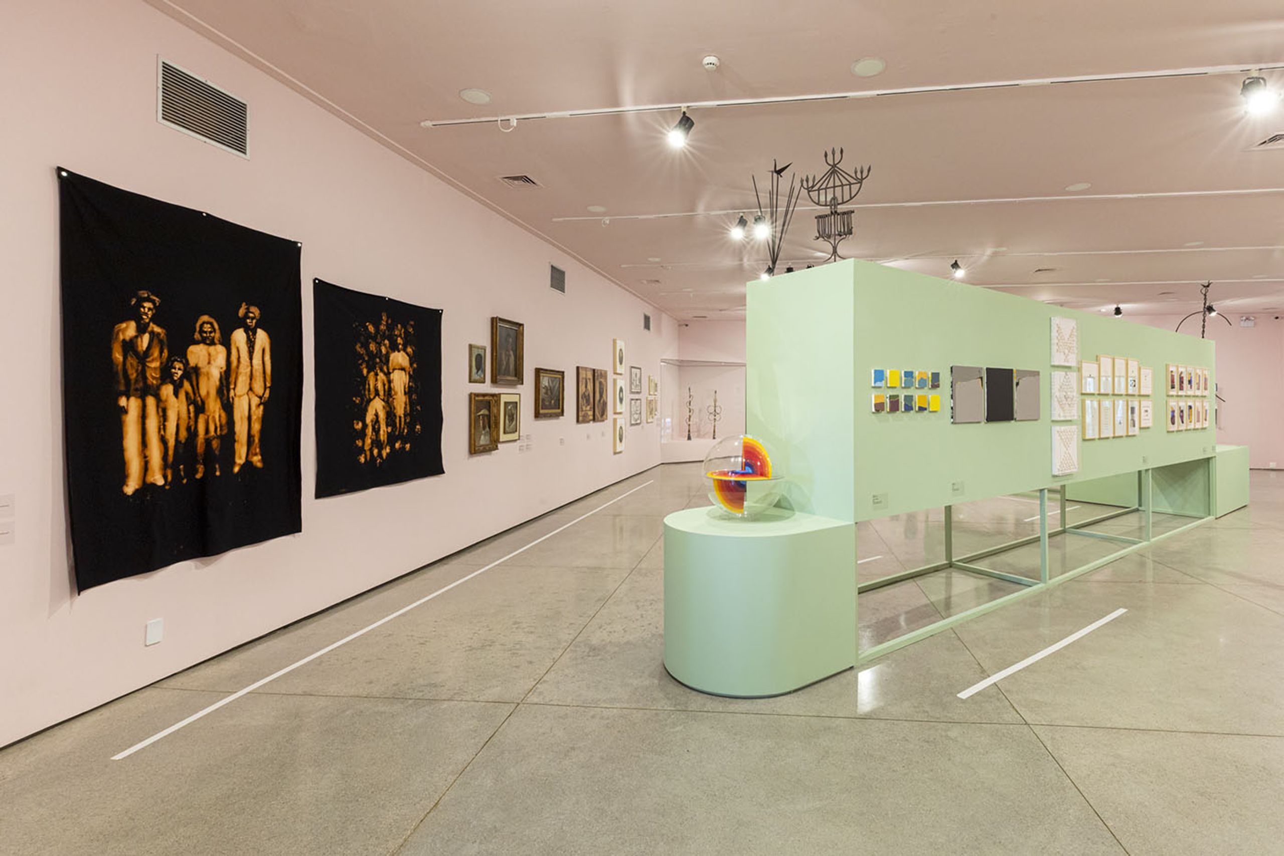 View of the exhibition “Mãos: 35 anos da Mão Afro-Brasileira”, MAM. Photo: Renato Parada