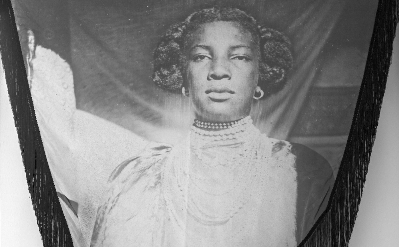 Shiraz Bayjoo: Lo Sa La Ter Ruz [On This Red Land]