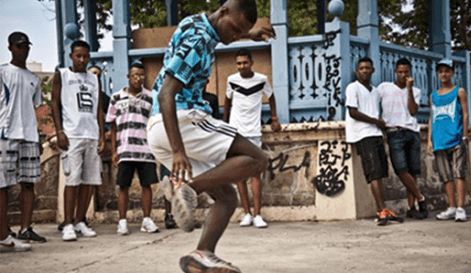 Mostra lado B da favela