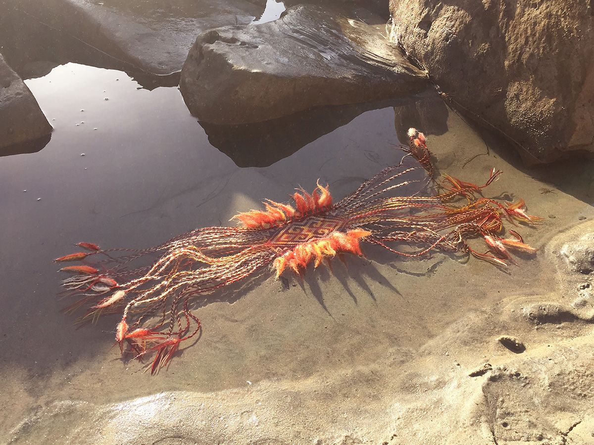 Textile piece woven in sheep wool, ñimikan technique. Kumeyaay Land (USA), 2021.