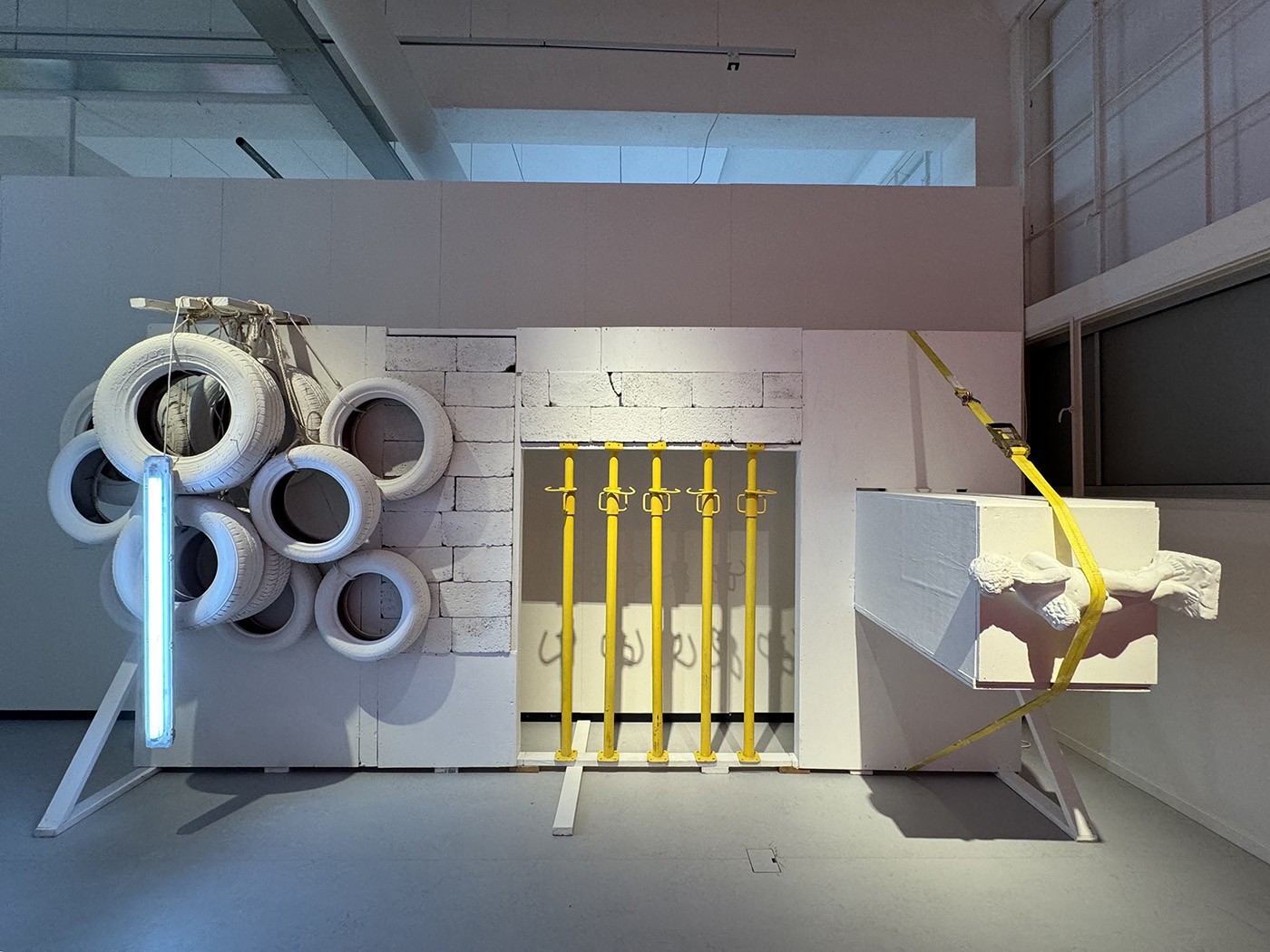 Tirzo Martha (Curaçao, 1965), "untitled,",installation, mixed media, and variable dimensions, 2022. Courtesy of the artist.