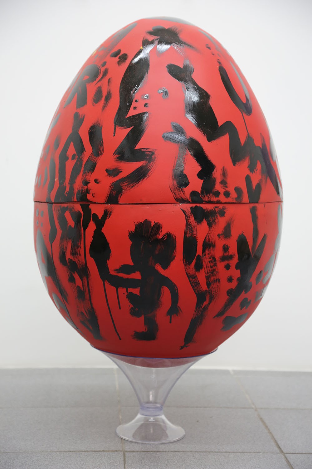 Cabelo, Ovo bomba (Hair, Egg Bomb), 2018. Courtesy of the artist and A Gentil Carioca gallery.