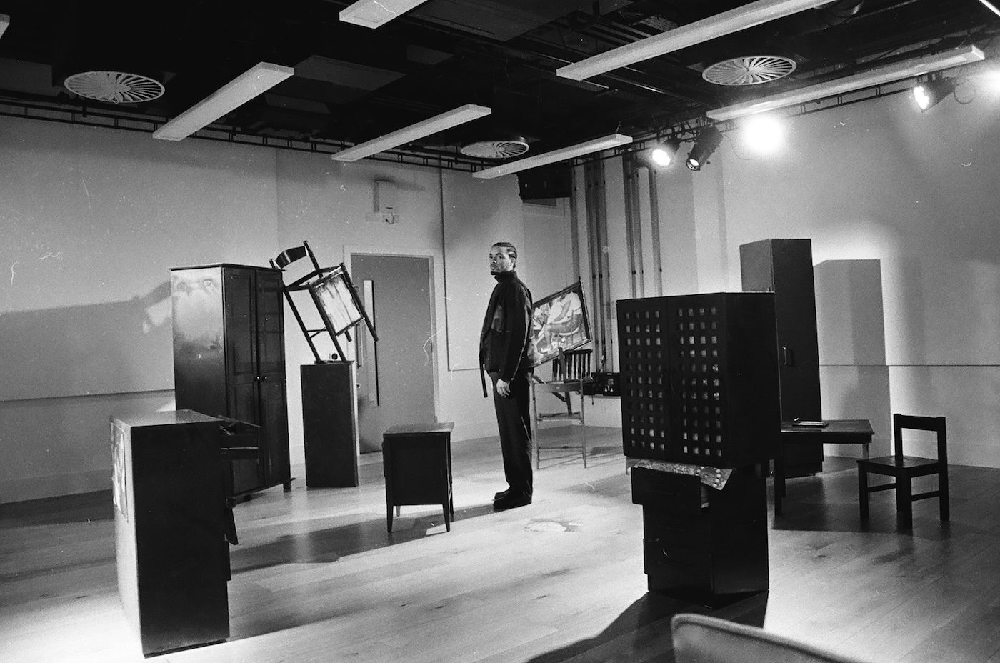 Henrique J. Paris: What Can Objects Tell Us? - Contemporary And