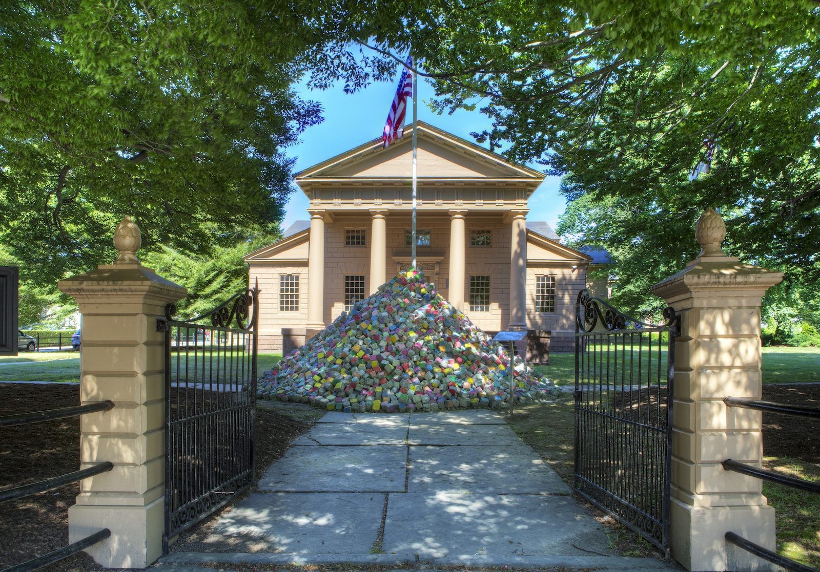 Pascale Marthine Tayou: RememberBimbia