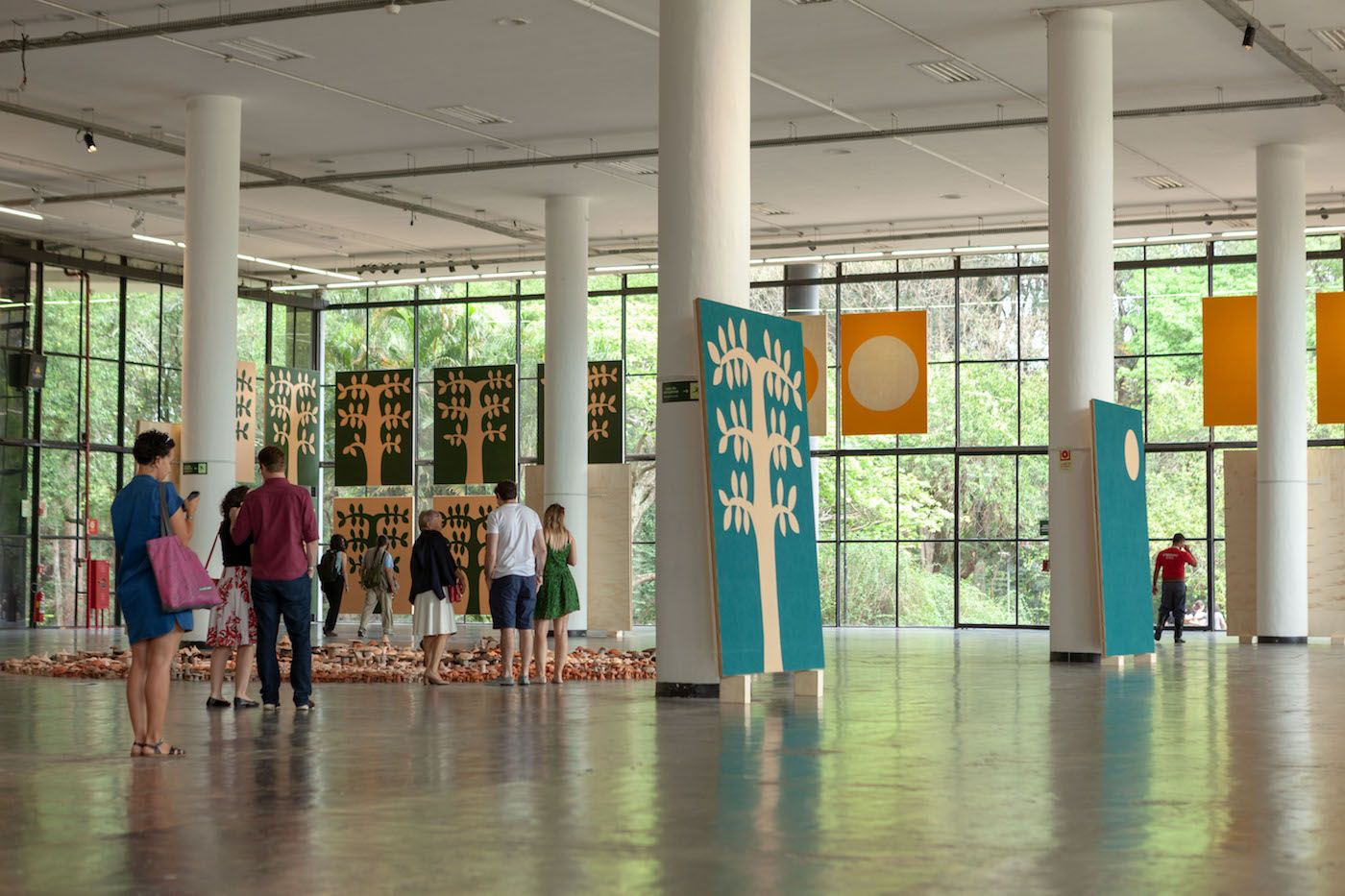 Exhibition by Antonio Ballester Moreno. Visitation workers and their family members during the staff brunch. 02/09/2018 © Pedro Ivo Trasferetti / São Paulo Biennial Foundation.
