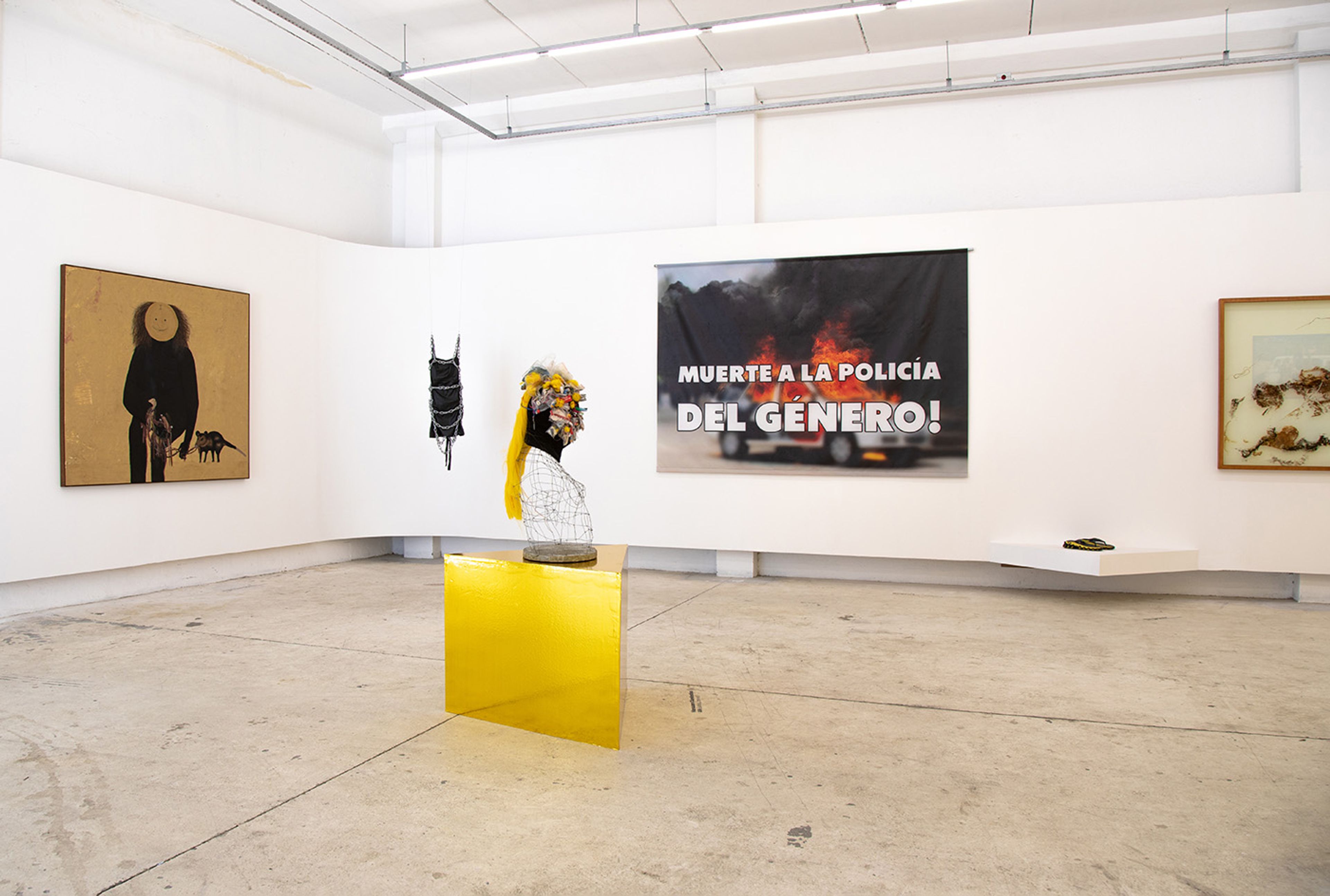 View of the exhibition "From flight to nostrils, breathe, arms wide, messages in the wind", at HOA Galeria. Photo: Wallace Domingues