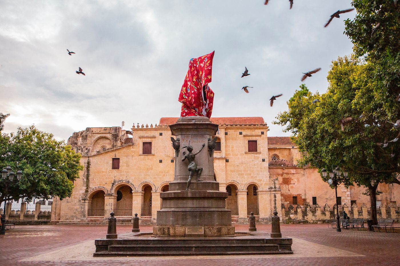 Joiri Minaya, Domunentation of the action “Encubrimiento”, 18th of February, 2021. Photo: Sofía Marcos. Courtesy of the artist.