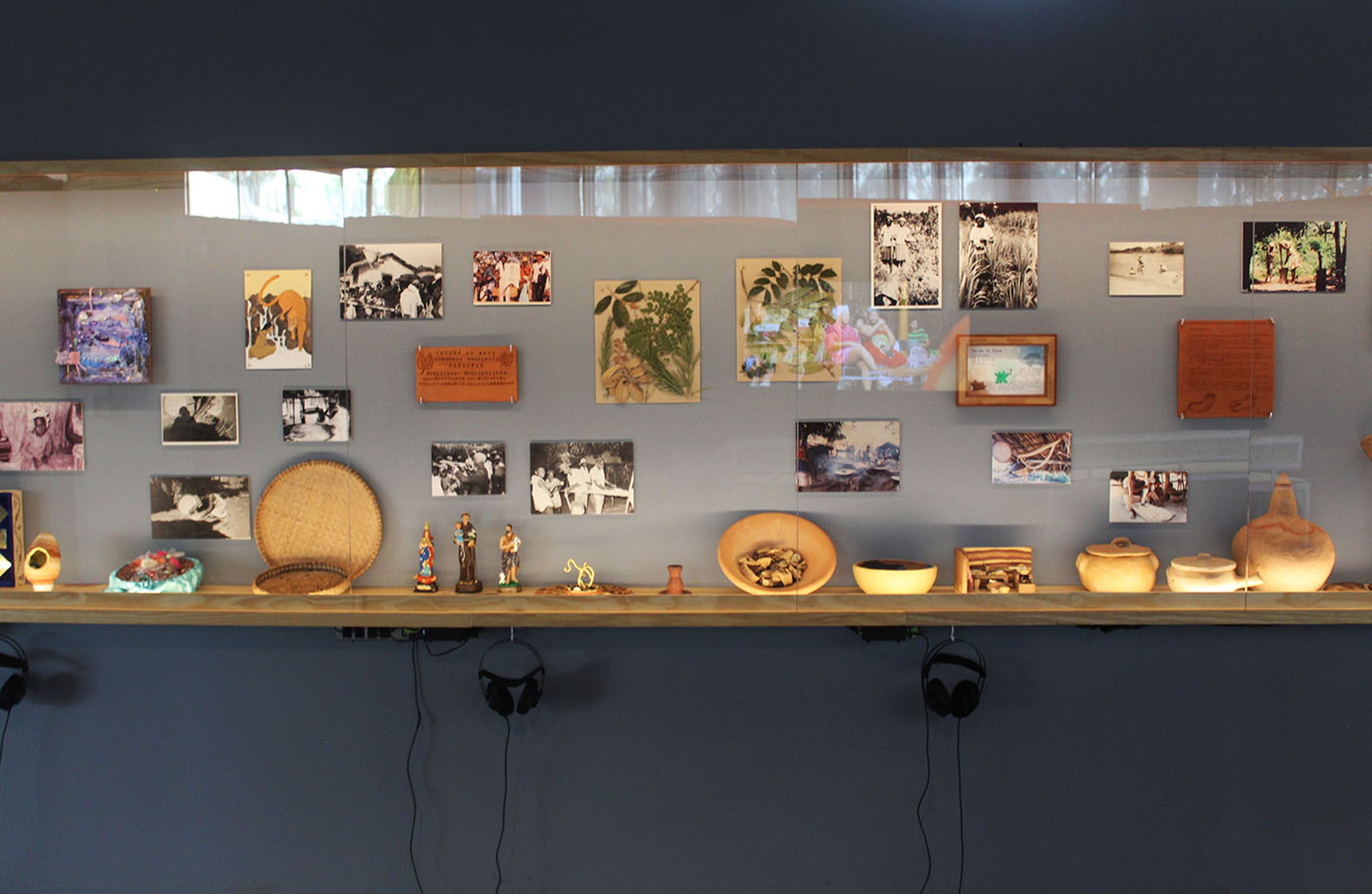 Sertão Negro, Sertões, 2025. Installation composed of wattle and daub, soil, wood, stones, objects from the Kalunga territory, and works by various artists using mixed media. Commissioned by Fundação Bienal de São Paulo for the 36th Bienal. Private collection. Courtesy Almeida &amp; Dale and Cerrado Galeria. Photo: Cristian Baena