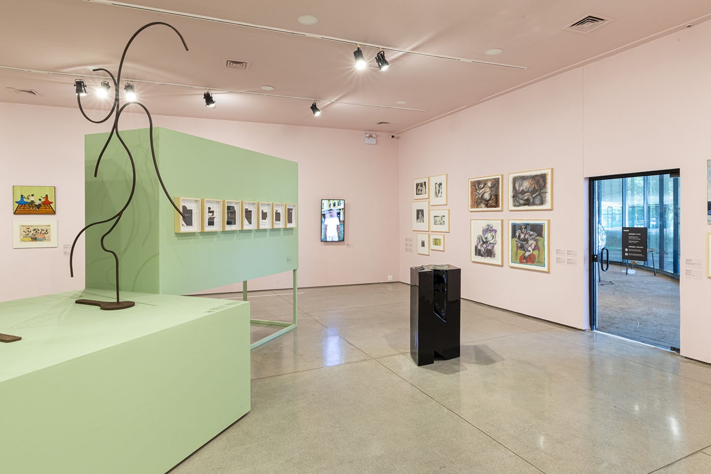 View of the exhibition “Mãos: 35 anos da Mão Afro-Brasileira”, MAM. Photo: Renato Parada
