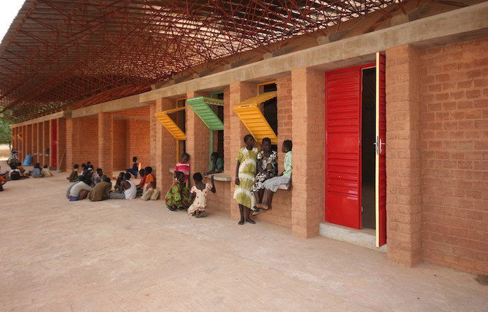 Kéré Architecture (Burkina Faso): Gando Secondary School, 2013 Foto: Erik-Jan Ouwerkerk