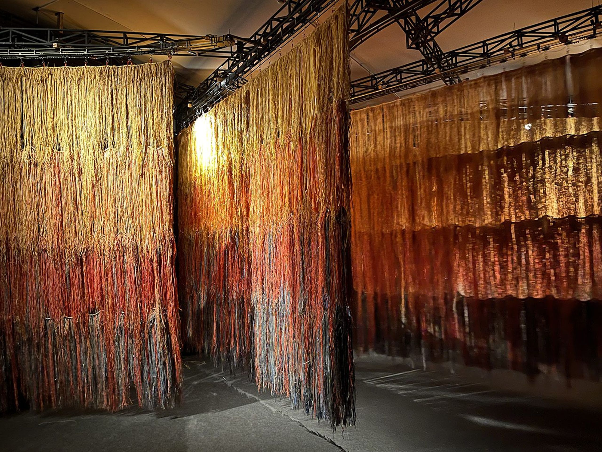 Diego Araúja, Laís Machado, Sinkhole n. 2 – Ghost Diaspora. Audiovisual Installation with Palha da Costa and Sisal curtains in aluminium rails controlled by Arduino. Comissioned by Fundação Bienal de São Paulo for the 35th Bienal.