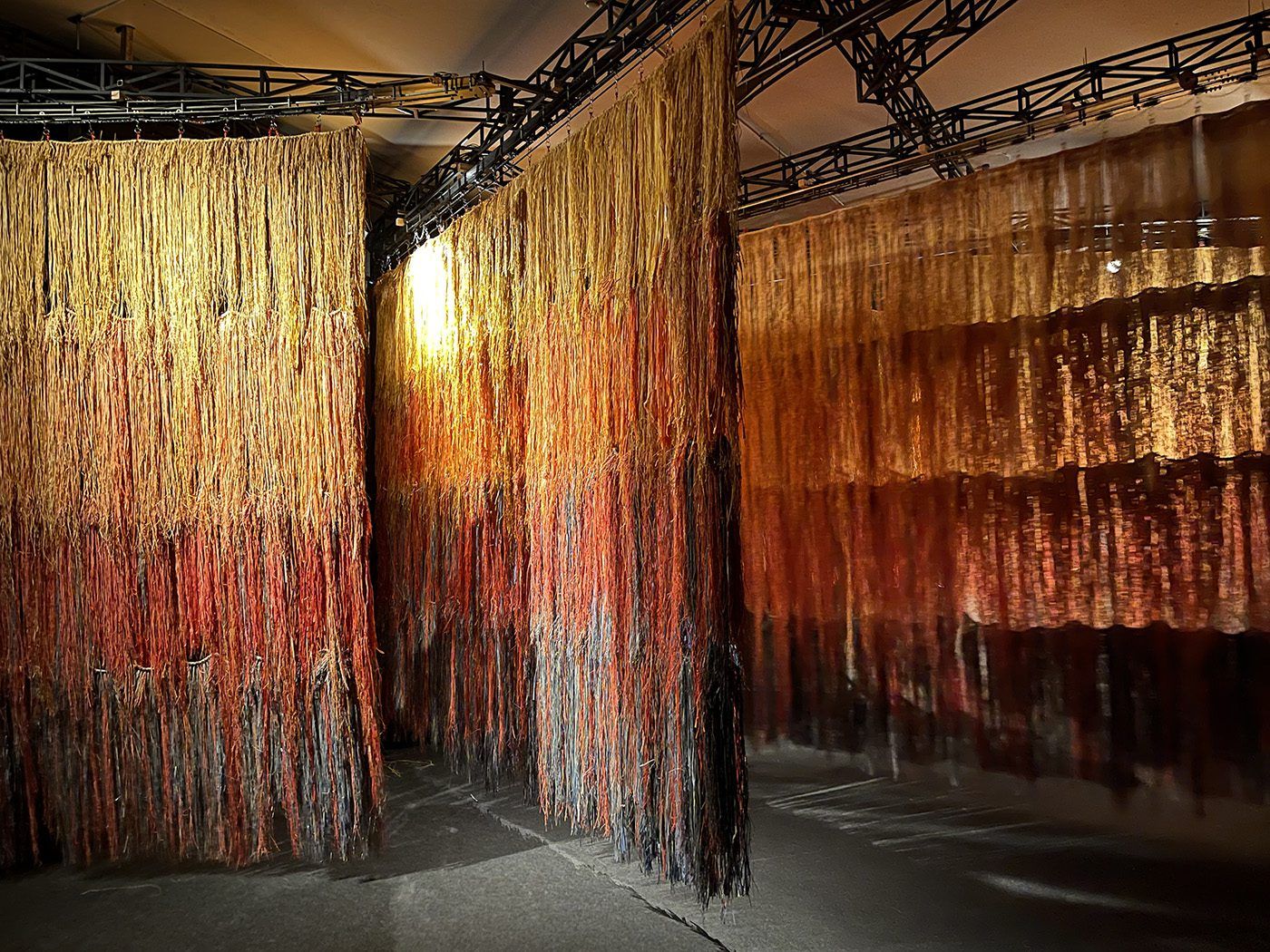 Diego Araúja, Laís Machado, Sinkhole n. 2 – Ghost Diaspora. Audiovisual Installation with Palha da Costa and Sisal curtains in aluminium rails controlled by Arduino. Comissioned by Fundação Bienal de São Paulo for the 35th Bienal.