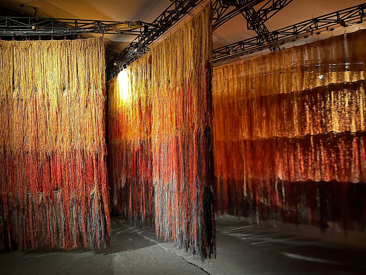 Diego Araúja, Laís Machado, Sinkhole n. 2 – Ghost Diaspora. Audiovisual Installation with Palha da Costa and Sisal curtains in aluminium rails controlled by Arduino. Comissioned by Fundação Bienal de São Paulo for the 35th Bienal.