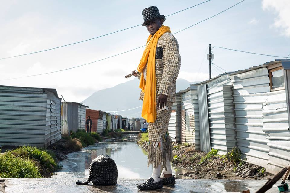 Maurice Mbikayi: Mupia – Mupia