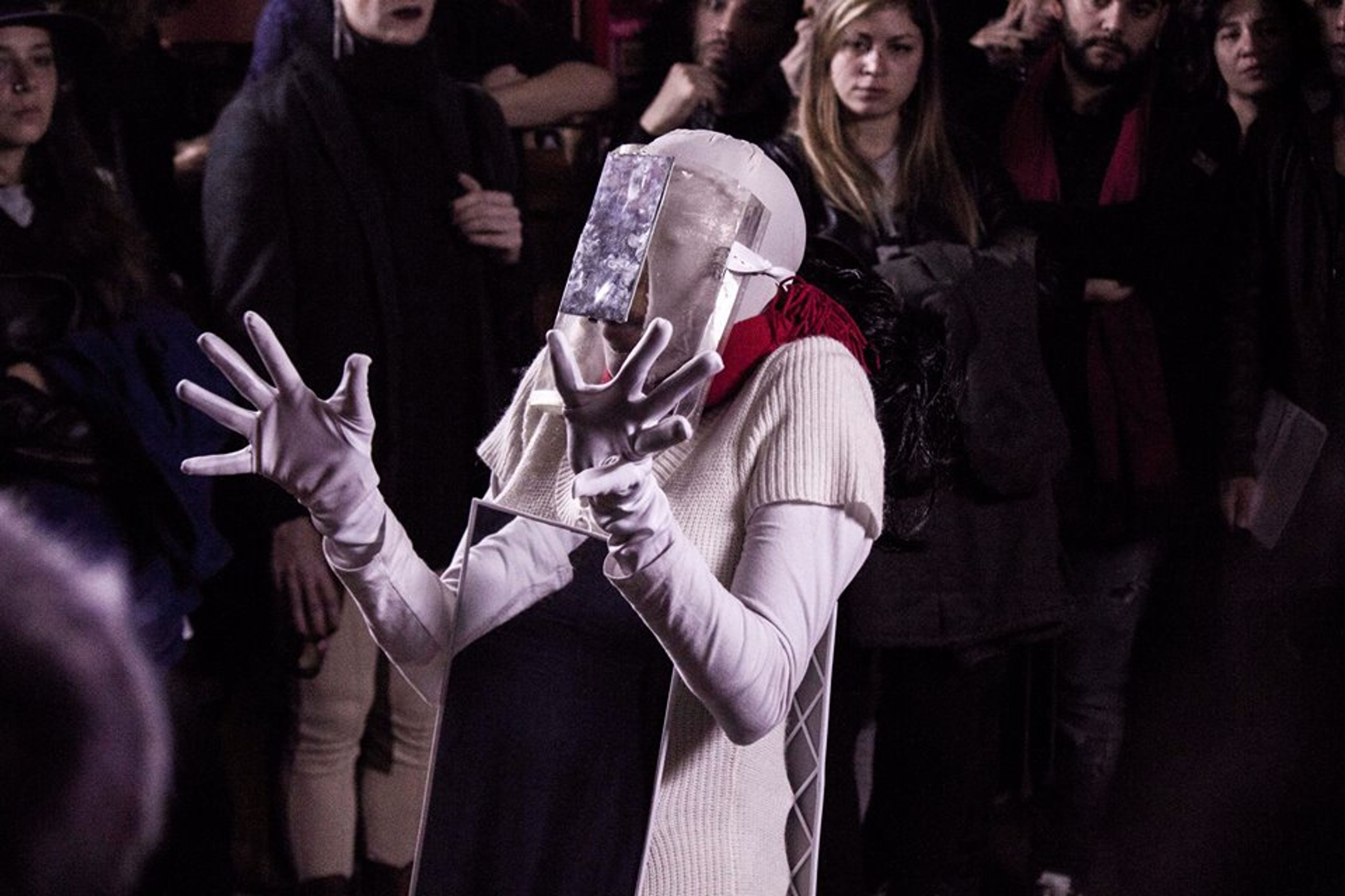 Rose Mara Kielela, Narcissus Performance, 2017. Photo: Lubanzadyo Mpemba Bula.