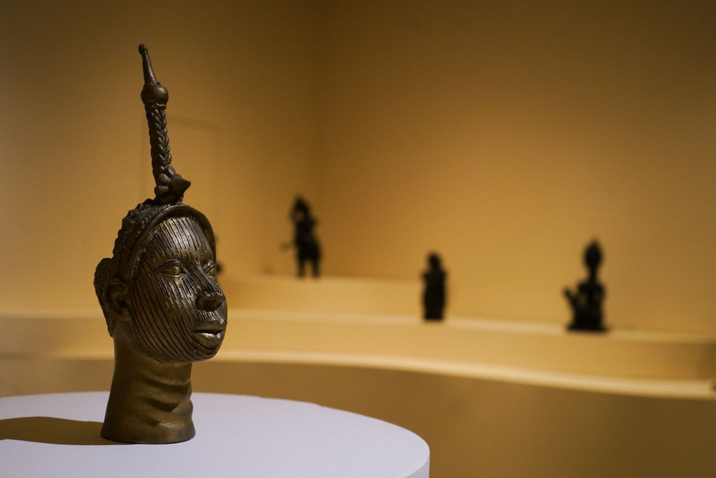 Unknown author, “Oduduwa – Yoruba Ethnicity”, undated. Bronze casting, 34 cm x 16 cm x 15 cm. Katuka Africanidades Collection. Photo: Luan Teles / SecultBA