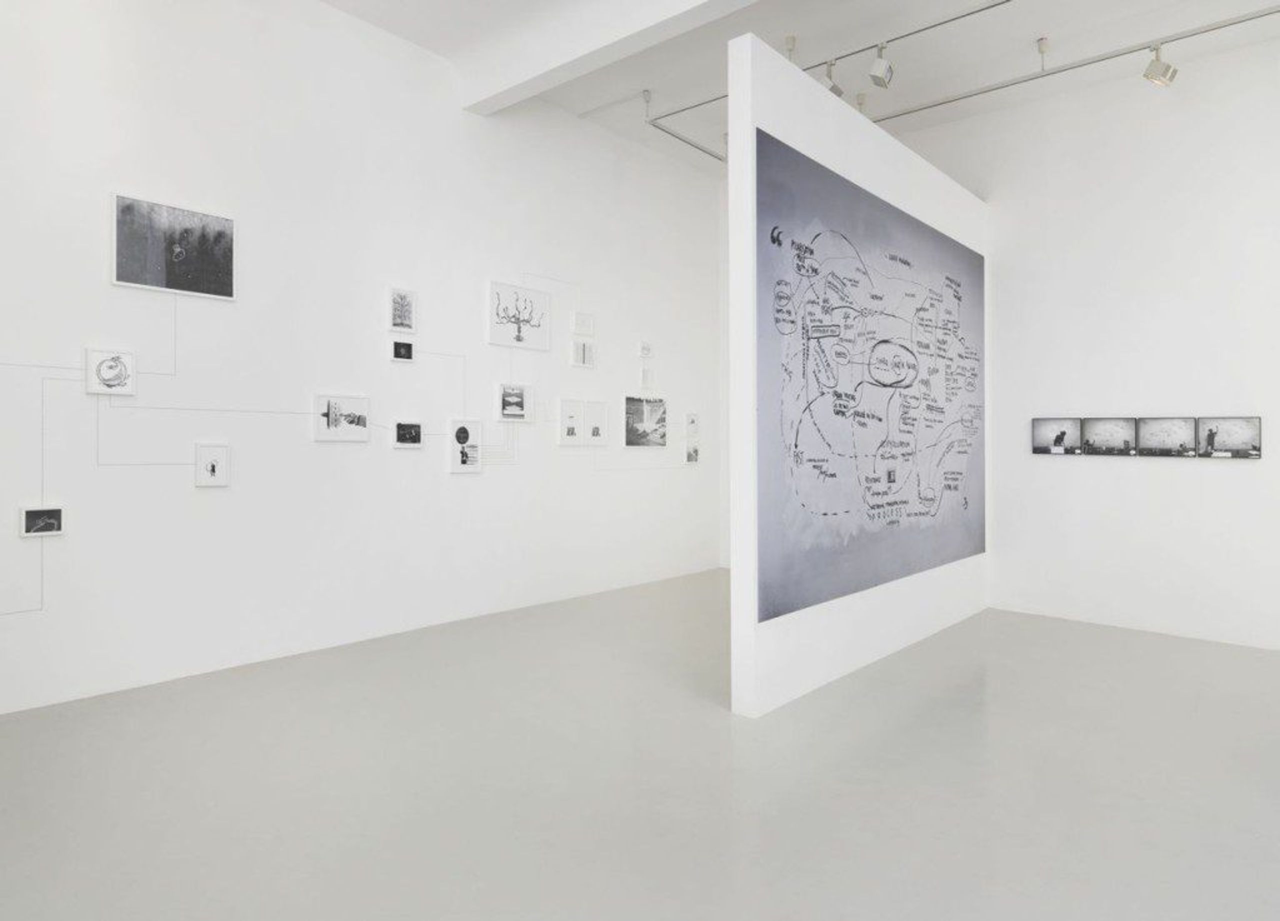 Alexandre Singh, Assembly Instructions: The Pledge (Donatien Grau), 2012 / Adelita Husni-Bey, (On) Difficult Terms, 2013, Ausstellungsansicht Neuer Berliner Kunstverein, 2014 © Neuer Berliner Kunstverein / Jens Ziehe