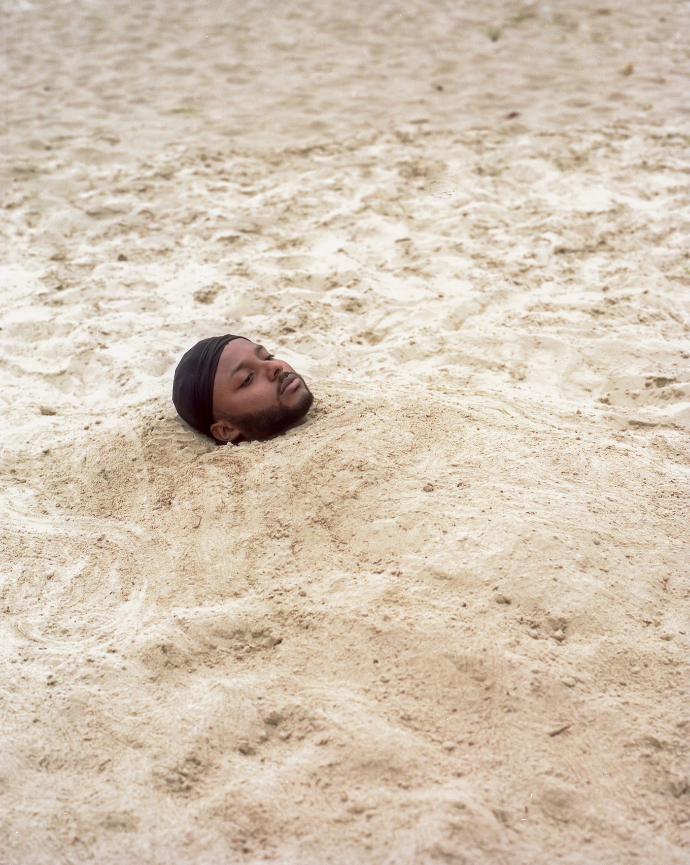 Kevin Osepa, Sosiegu, from the series ‘Mester Blousé’, 2018. Courtesy the artist.