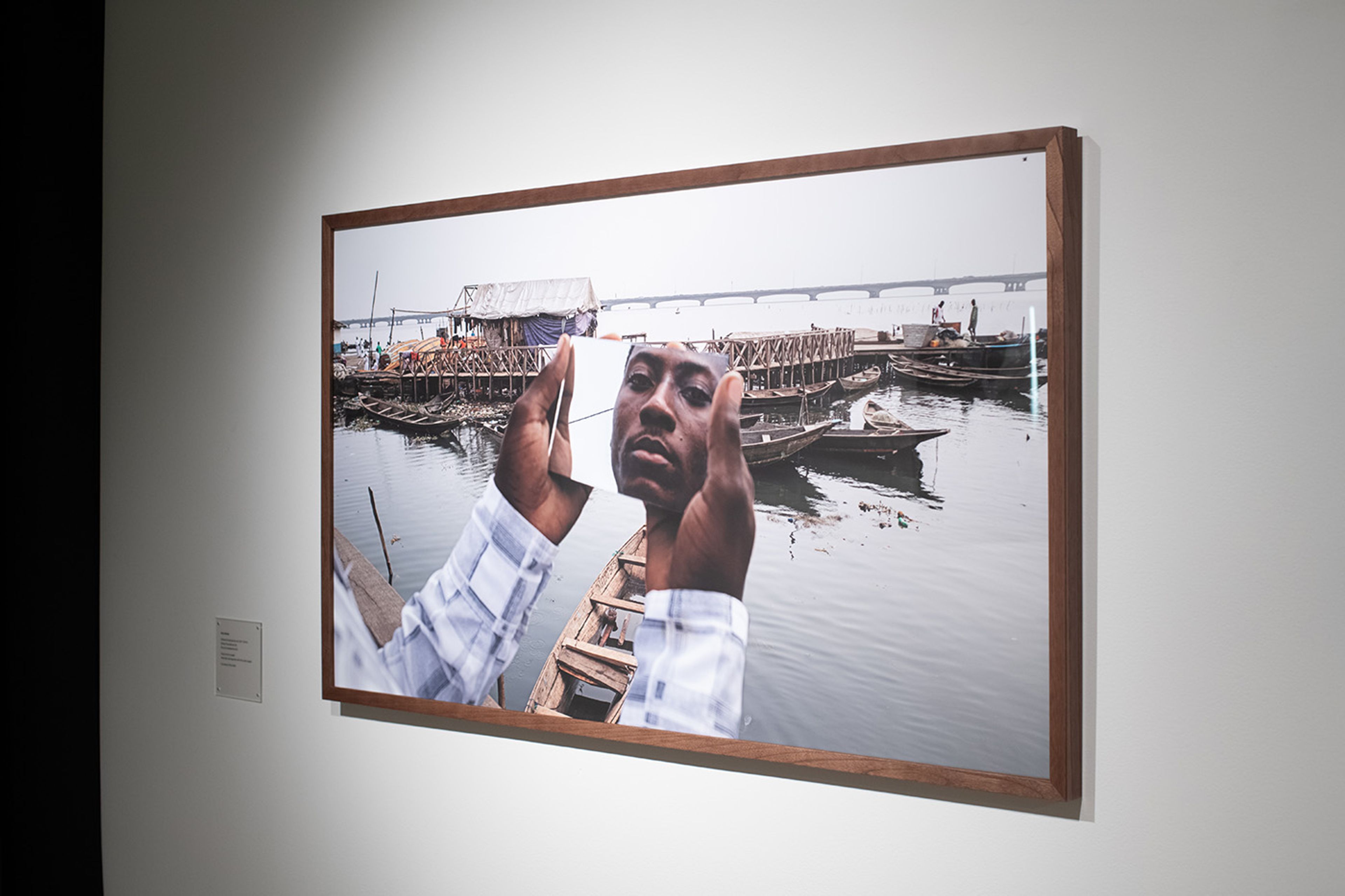 Aline Motta. (Outros) Fundamentos #4 [(Other) Foundations #4], 2017-2019. Inkjet print on paper. 27 9/16 x 49 3/16 in. (70 x 125 cm). Courtesy of the artist. Social Fabric: Art and Activism in Contemporary Brazil, installation view, Visual Arts Center, The University of Texas at Austin, September 23, 2022 – March 10, 2023. Photo: Sandy Carson