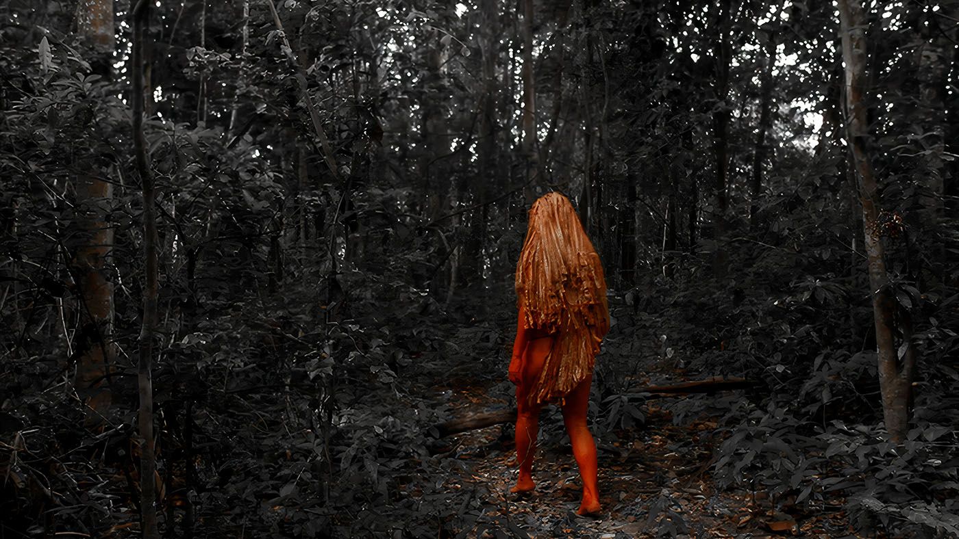 Olinda Tupinambá, Balance, 2020. Video installation composed of soil and seeds. Courtesy of the artist