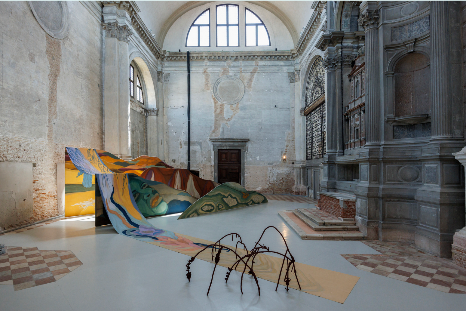 otras montañas, las que andan sueltas bajo el agua