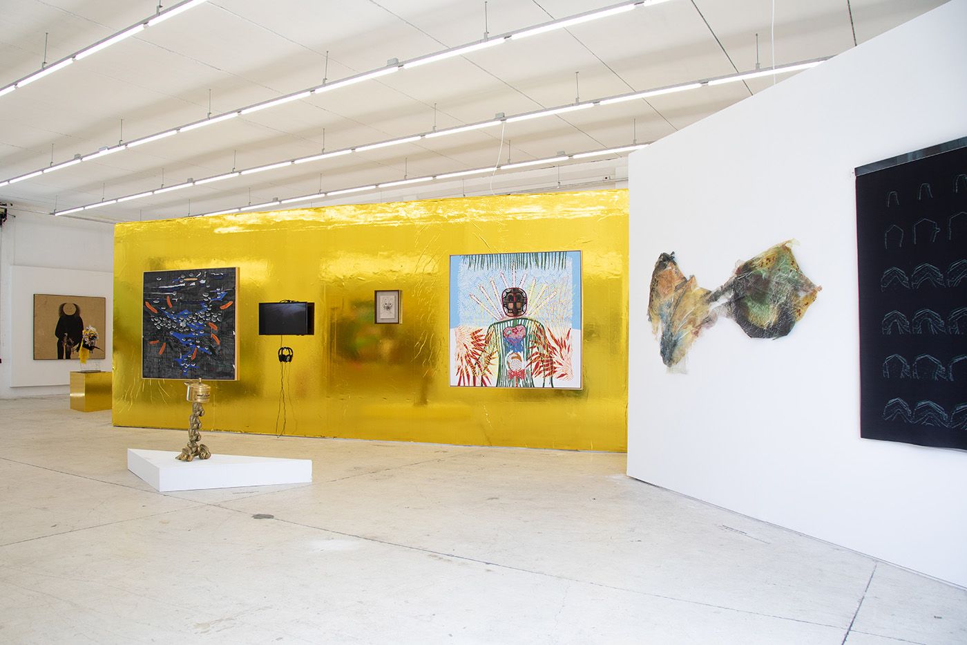 View of the exhibition "From flight to nostrils, breathe, arms wide, messages in the wind", at HOA Galeria. Photo: Wallace Domingues