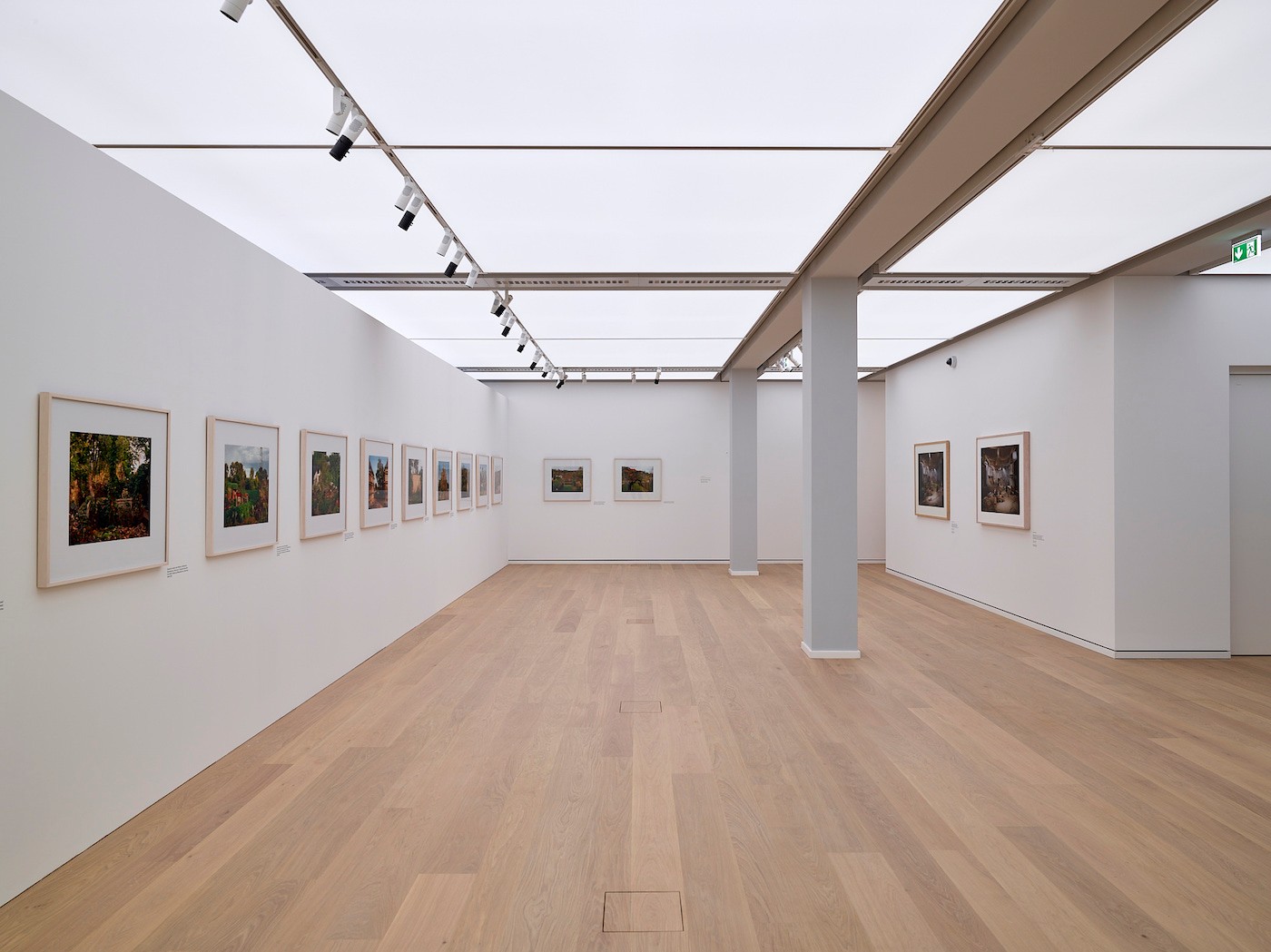 STAN DOUGLAS, INSTALLATION VIEW OF THE EXHIBITION STAN DOUGLAS: POTSDAMER SCHREBERGÄRTEN, DAS MINSK KUNSTHAUS IN POTSDAM 2022. © STAN DOUGLAS, COURTESY THE ARTIST, VICTORIA MIRO AND DAVID ZWIRNER; PHOTO: LADISLAV ZAJAC