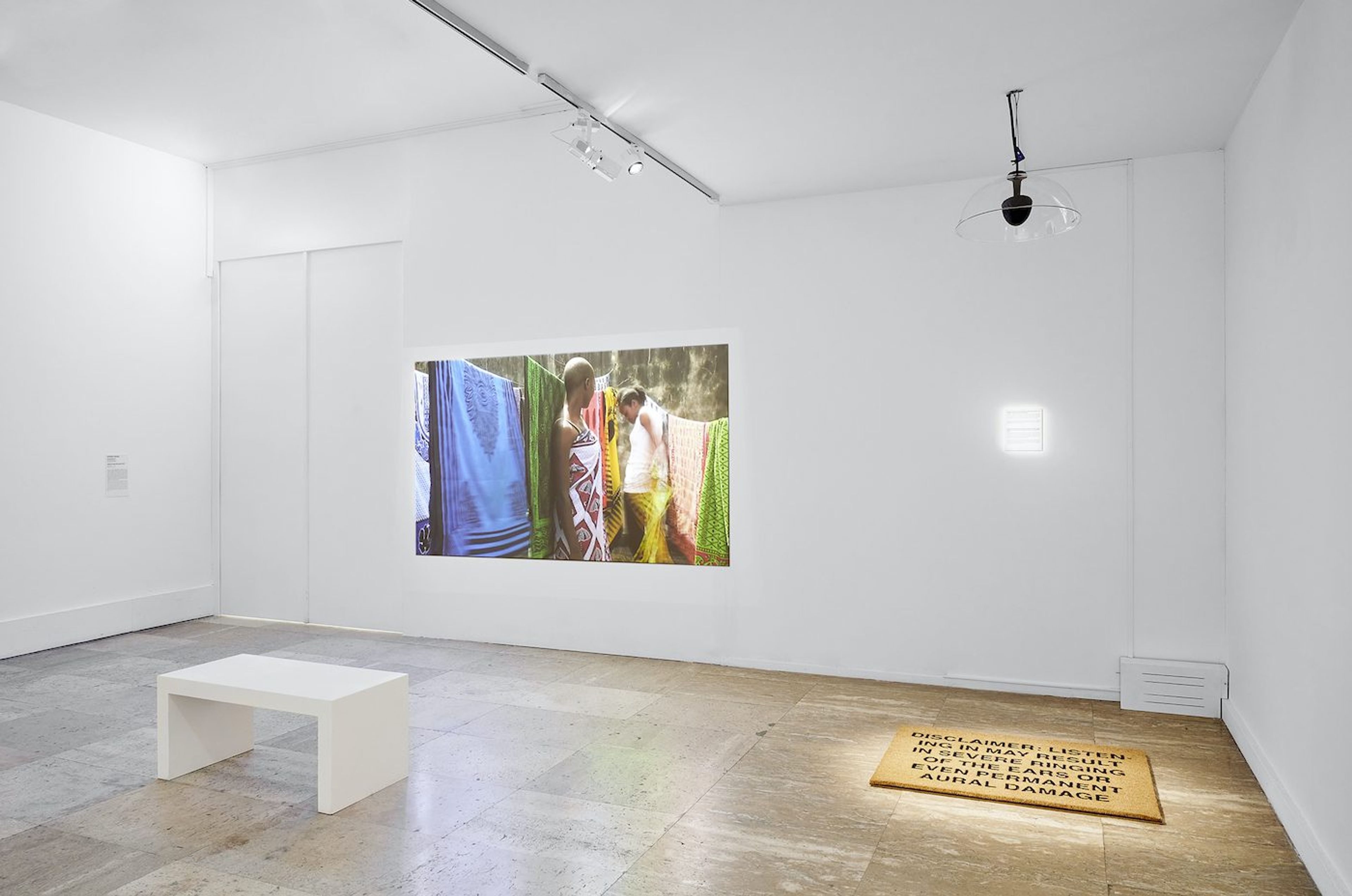 Kapwani Kiwanga (wall), Gabrielle Goliath (floor). “The Power Of My Hands”, Musée d’Art Moderne de la ville de Paris, 2021. Photo: Pierre Antoine