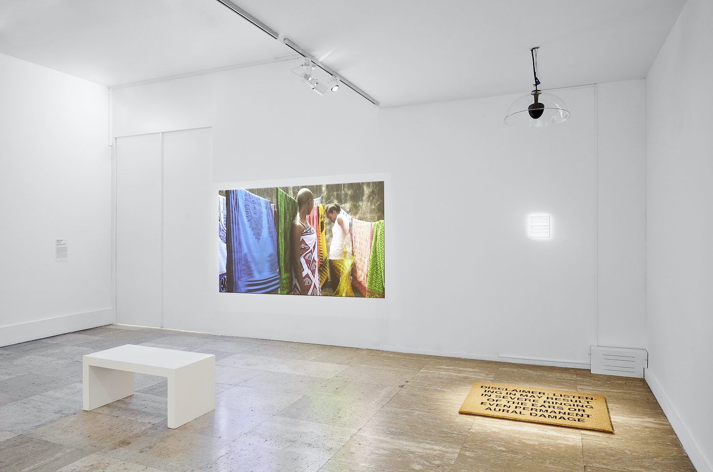 Kapwani Kiwanga (wall), Gabrielle Goliath (floor). “The Power Of My Hands”, Musée d’Art Moderne de la ville de Paris, 2021. Photo: Pierre Antoine