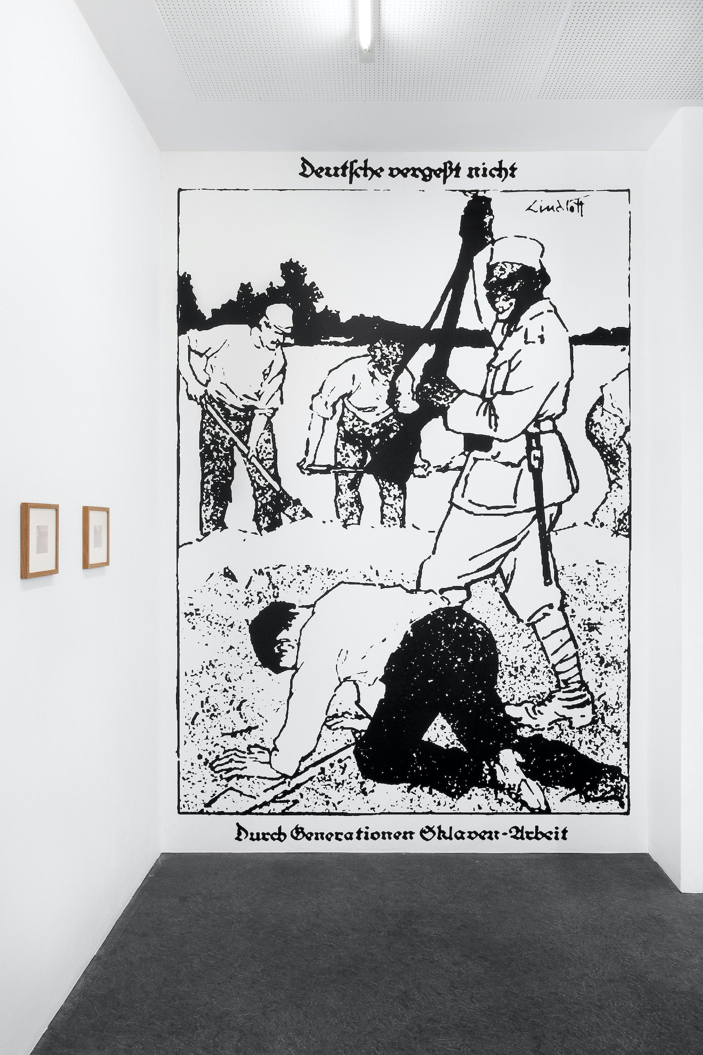 James Gregory Atkinson, Preußisches Liebesglück (Detail), 2021, wall paper, photography, peacock chair, audio piece, installation view ‘6 Friedberg-Chicago’, Dortmunder Kunstverein. Courtesy: the artist, Dortmunder Kunstverein. Photo: Jens Franke