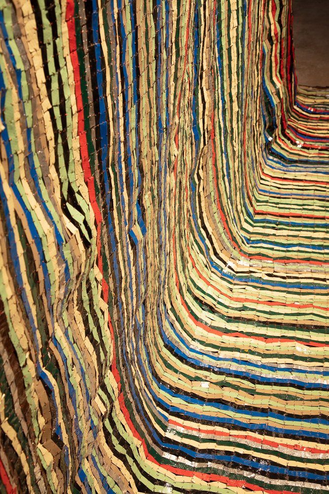 El Anatsui, Installation view of En quête de liberté, 2021 at Le centre des monuments nationaux as part of Africa2020 Season. Courtesy of Africa2020