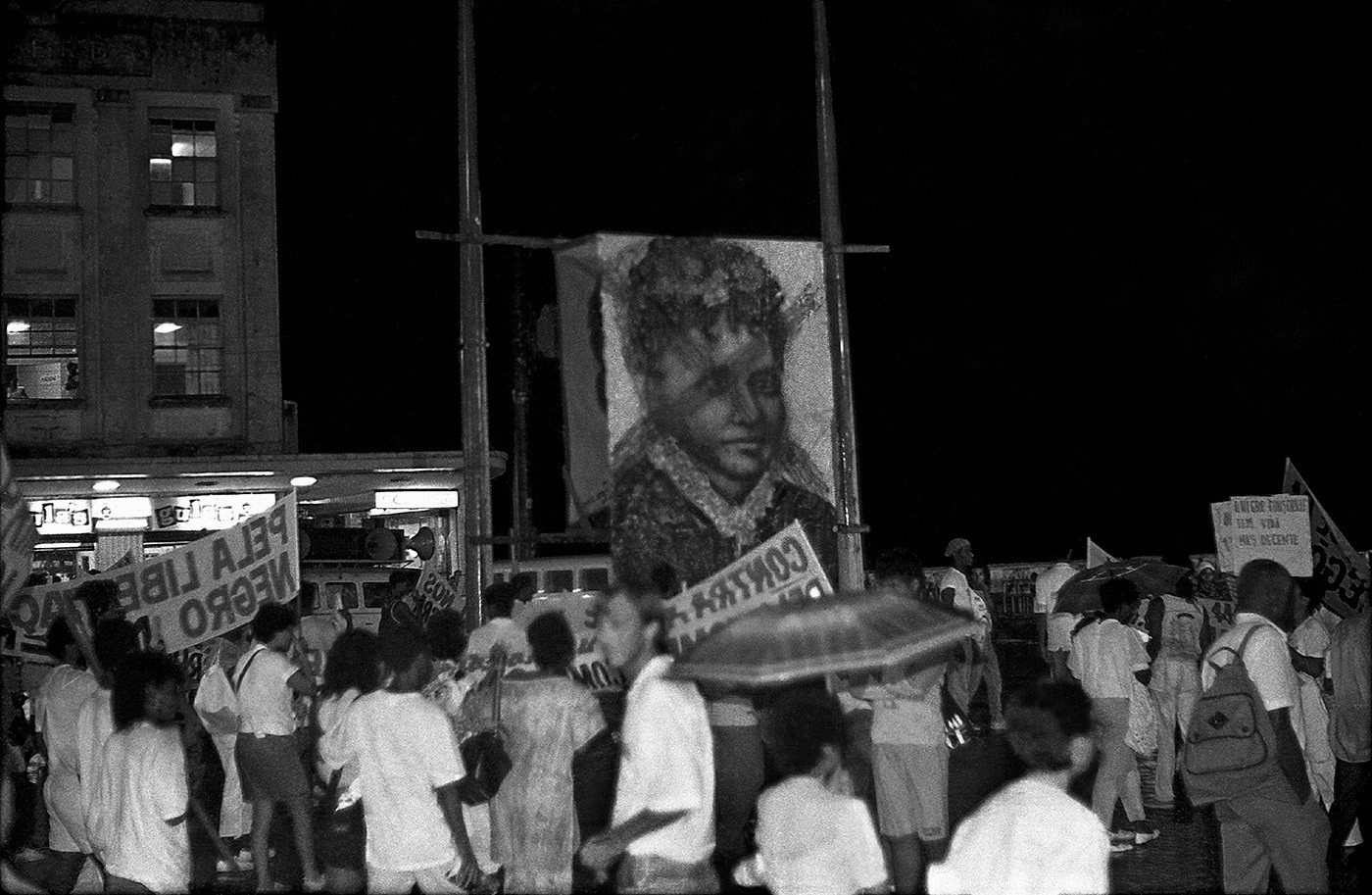 March against the farce of abolition in Brazil. Municipal Square, 1988. Arquivo Zumvi. Photo: Jônatas Conceição.