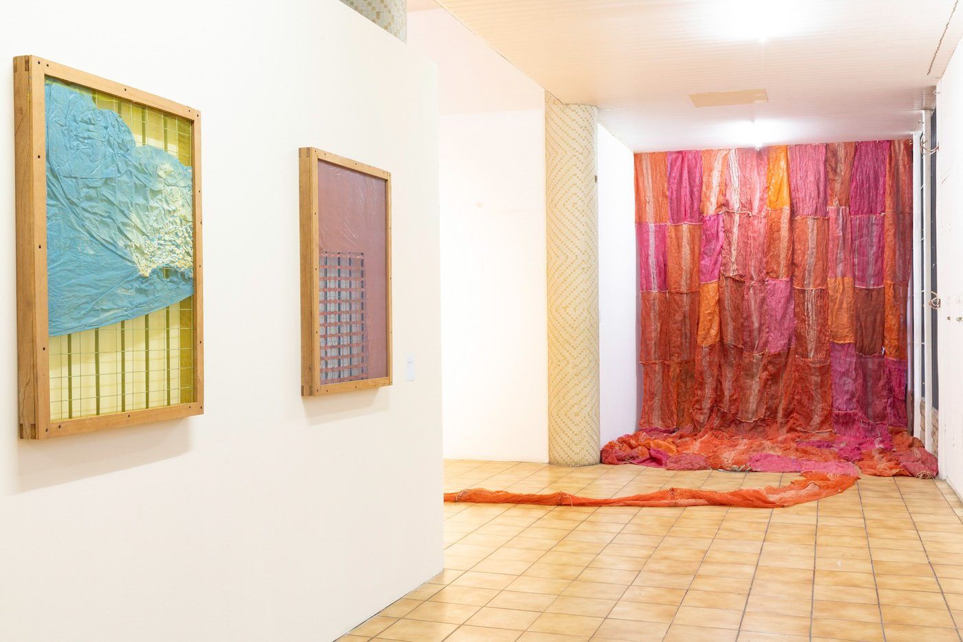 Installation View of “Elolo Bosoka: What he saw sees when he went goes strolling“ at Museum of Science and Technology (MST), Accra. September 12th – October 30th, 2024. Courtesy of the artist.