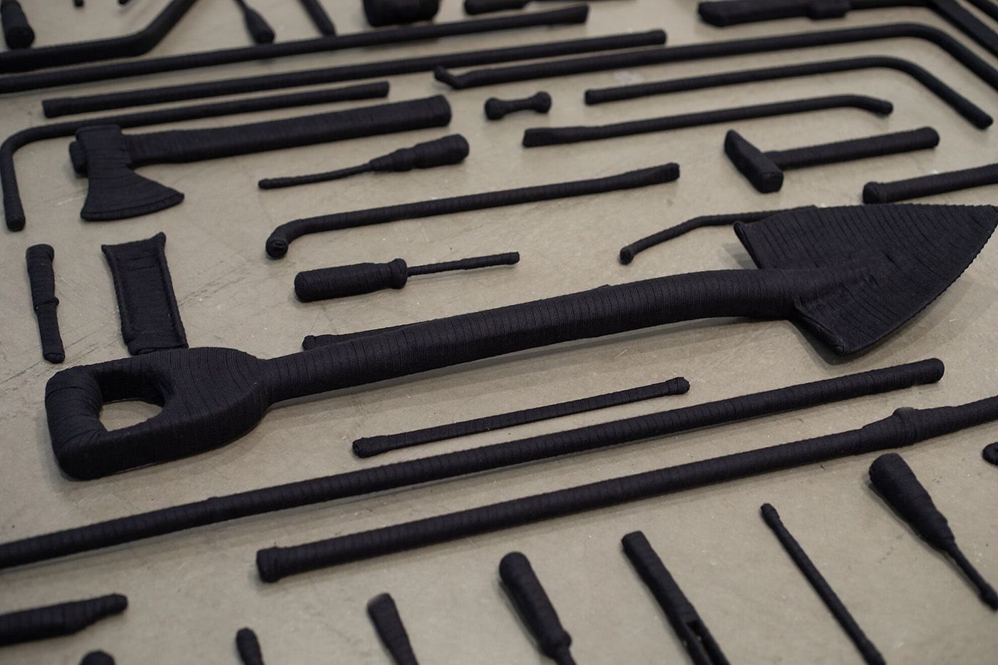 Detailed view: Cinthia Marcelle, em-entre-para-perante #2, 2015/2023, Acrylic on fabric, shoelaces on hardware, variable dimensions. Photo: Hans Schrîder