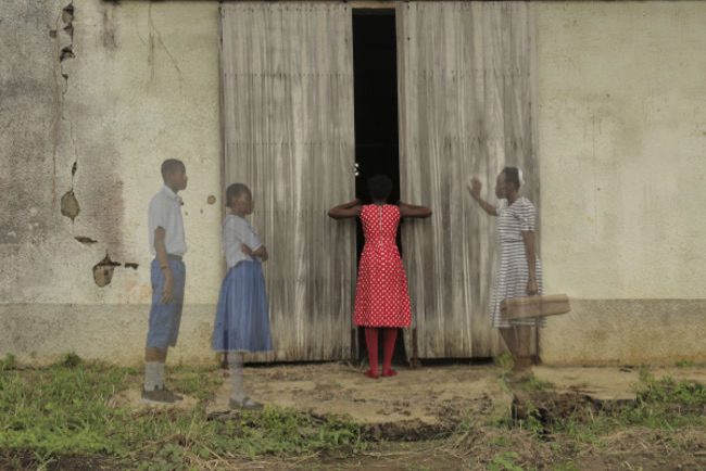 Who is gazing ? / À toi appartient le regard et (…) la liaison infinie entre les choses