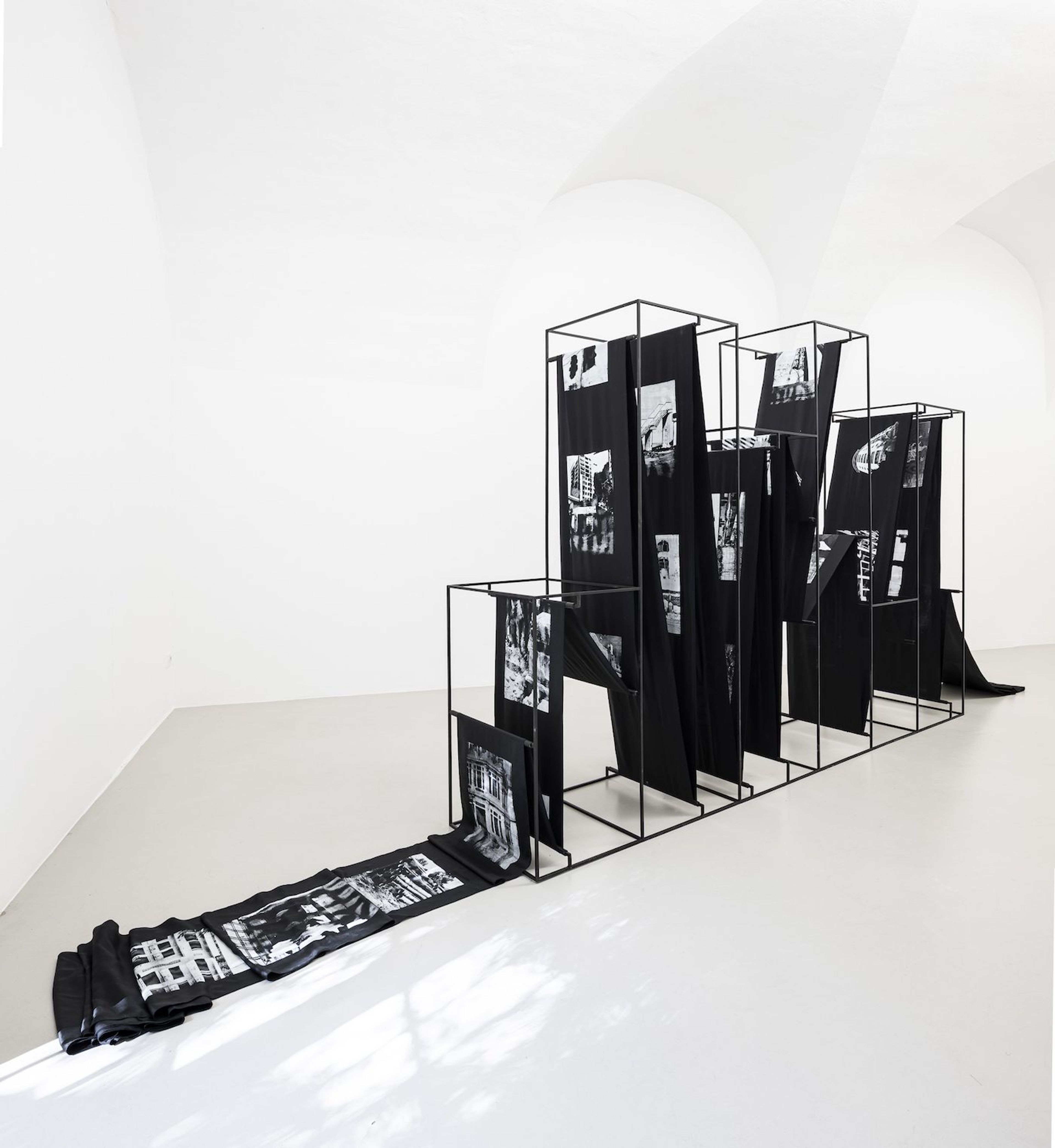 Adji Dieye, Cultura persa e imparata a memoria, exhibition view, ©ar/ge kunst, photo Tiberio Sorvillo, 2022