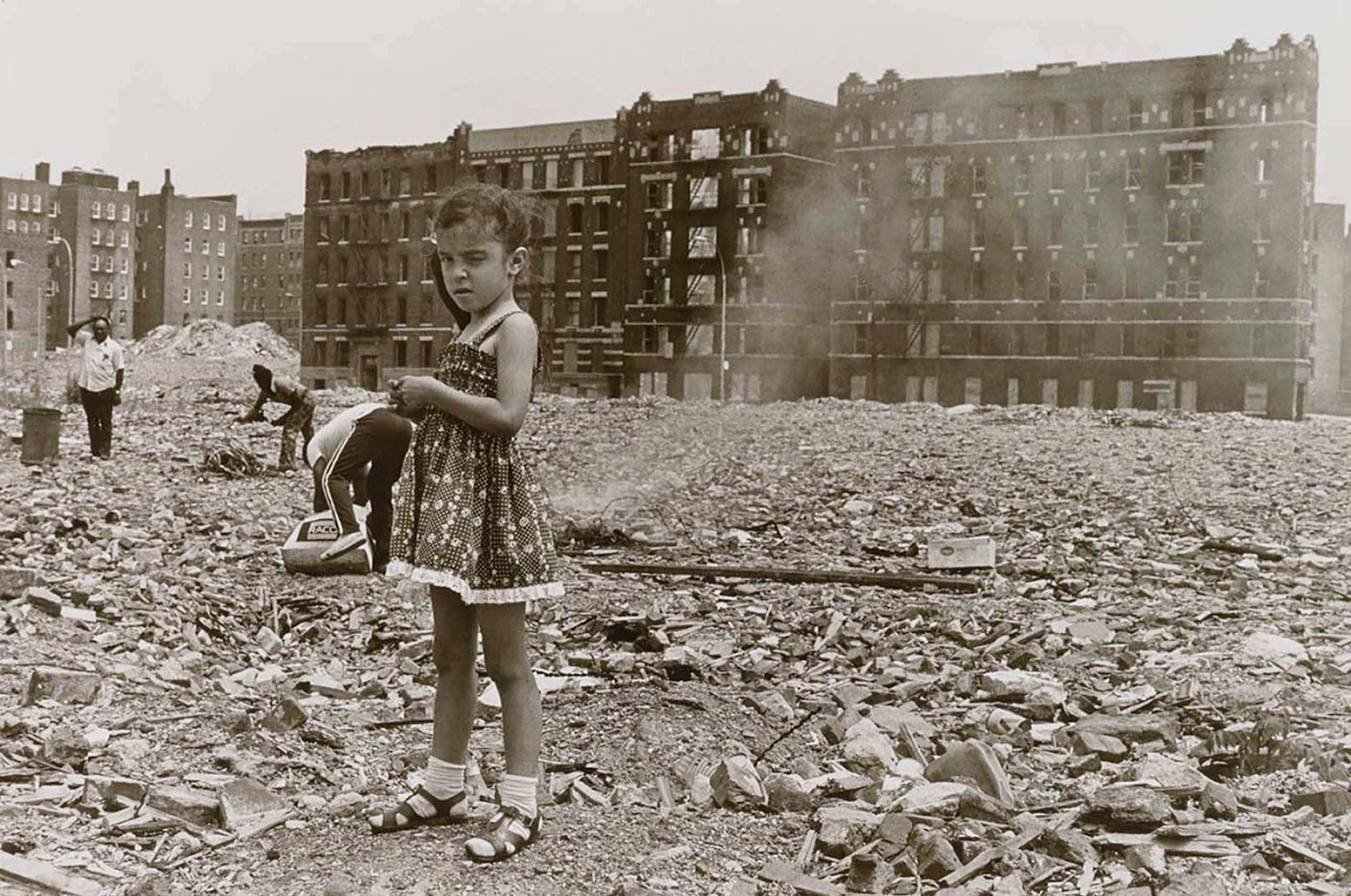 Beauty and Struggle  Latino Photographers Document Urban America (Online exhibition)