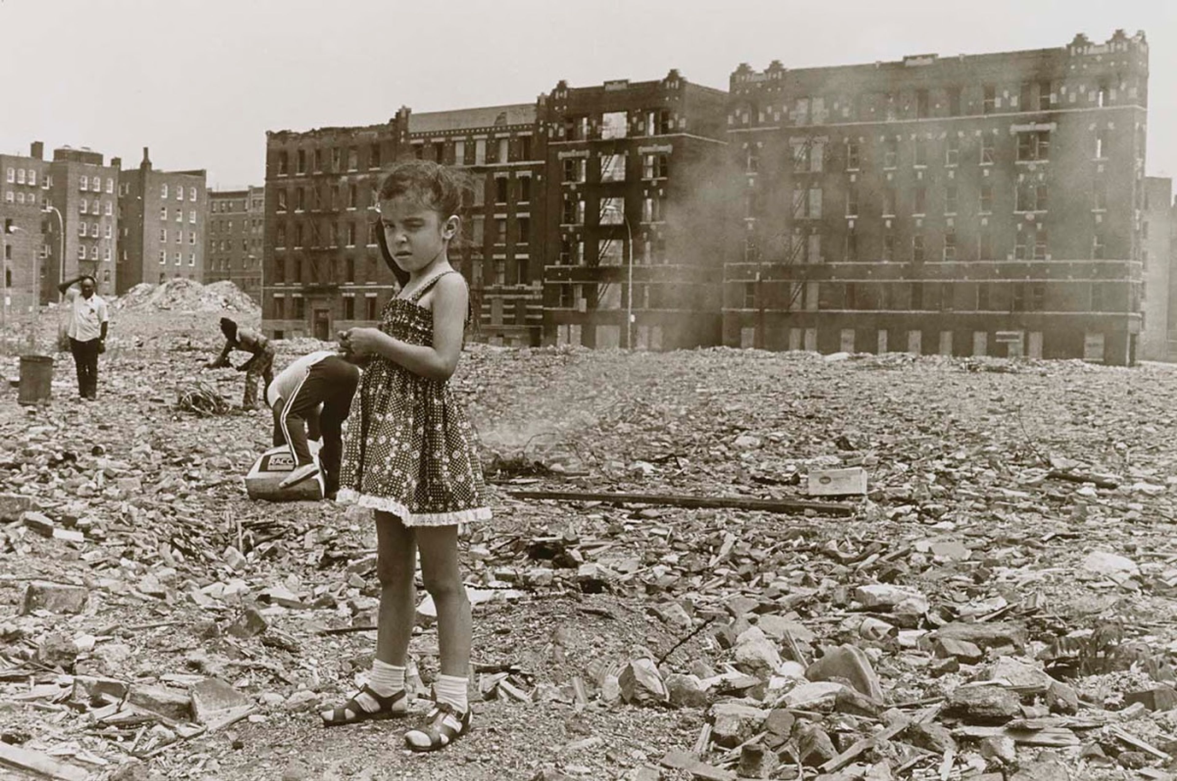 Beauty and Struggle  Latino Photographers Document Urban America (Online exhibition)