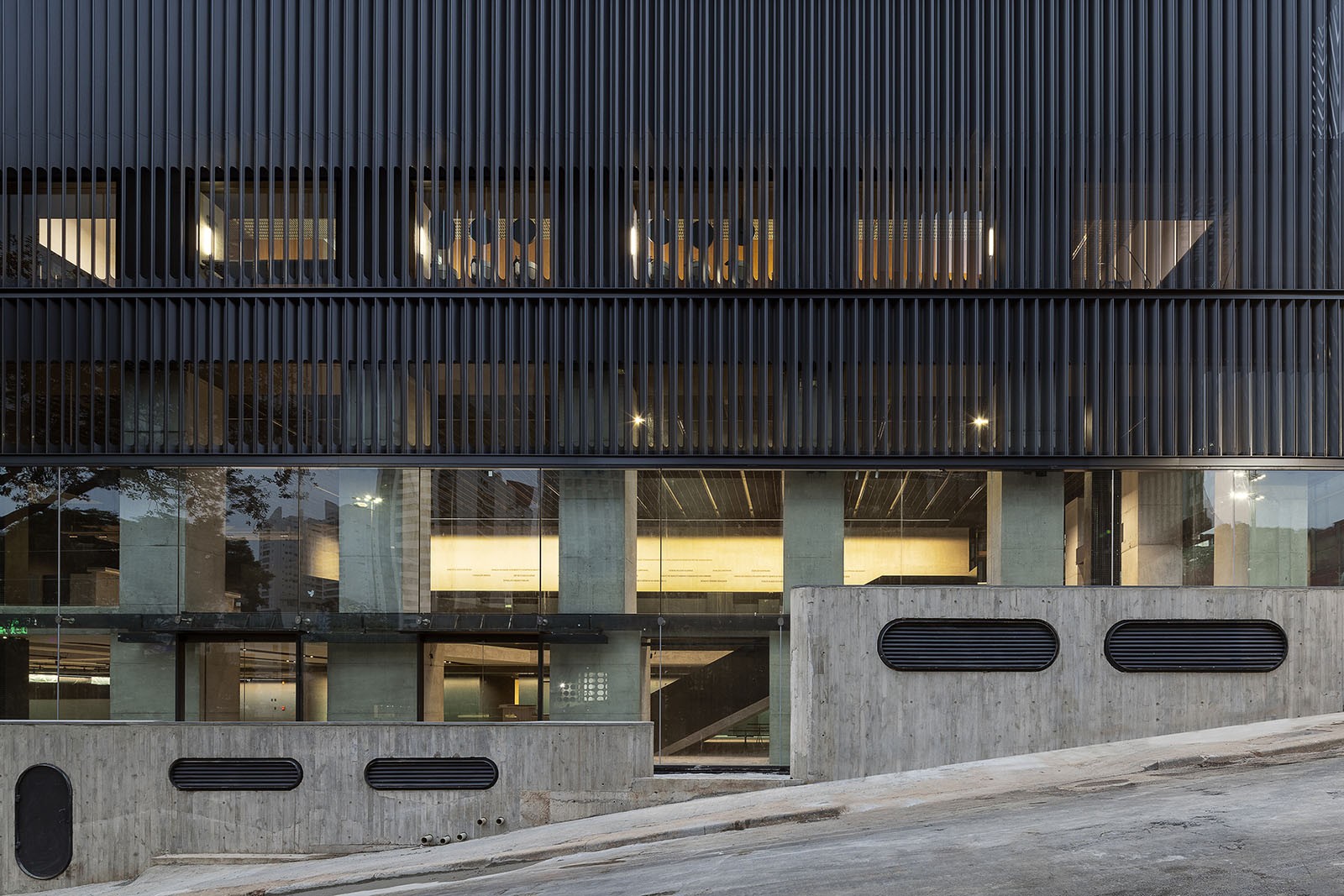 MASP inaugura novo edifício