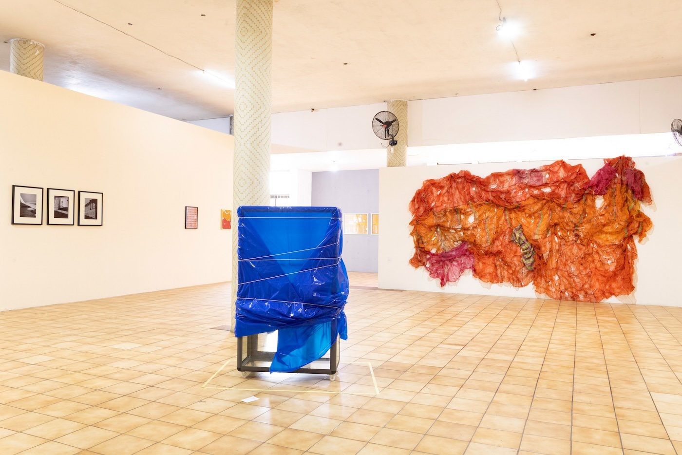 Installation View of “Elolo Bosoka: What he saw sees when he went goes strolling“ at Museum of Science and Technology (MST), Accra. September 12th – October 30th, 2024. Courtesy of the artist.Installation View of “Elolo Bosoka: What he saw sees when he went goes strolling“ at Museum of Science and Technology (MST), Accra. September 12th – October 30th, 2024. Courtesy of the artist.