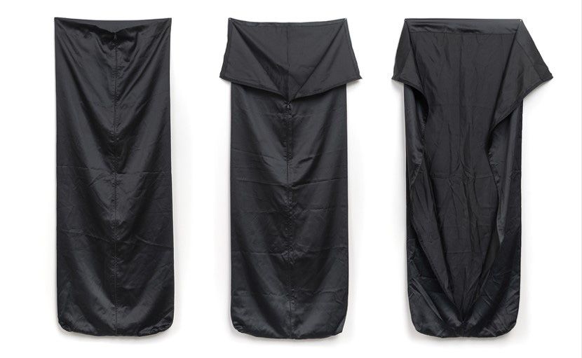 Sidney Amaral, Still life, fabric and zipper, 180 x 264 cm. Photo: Sérgio Guerini