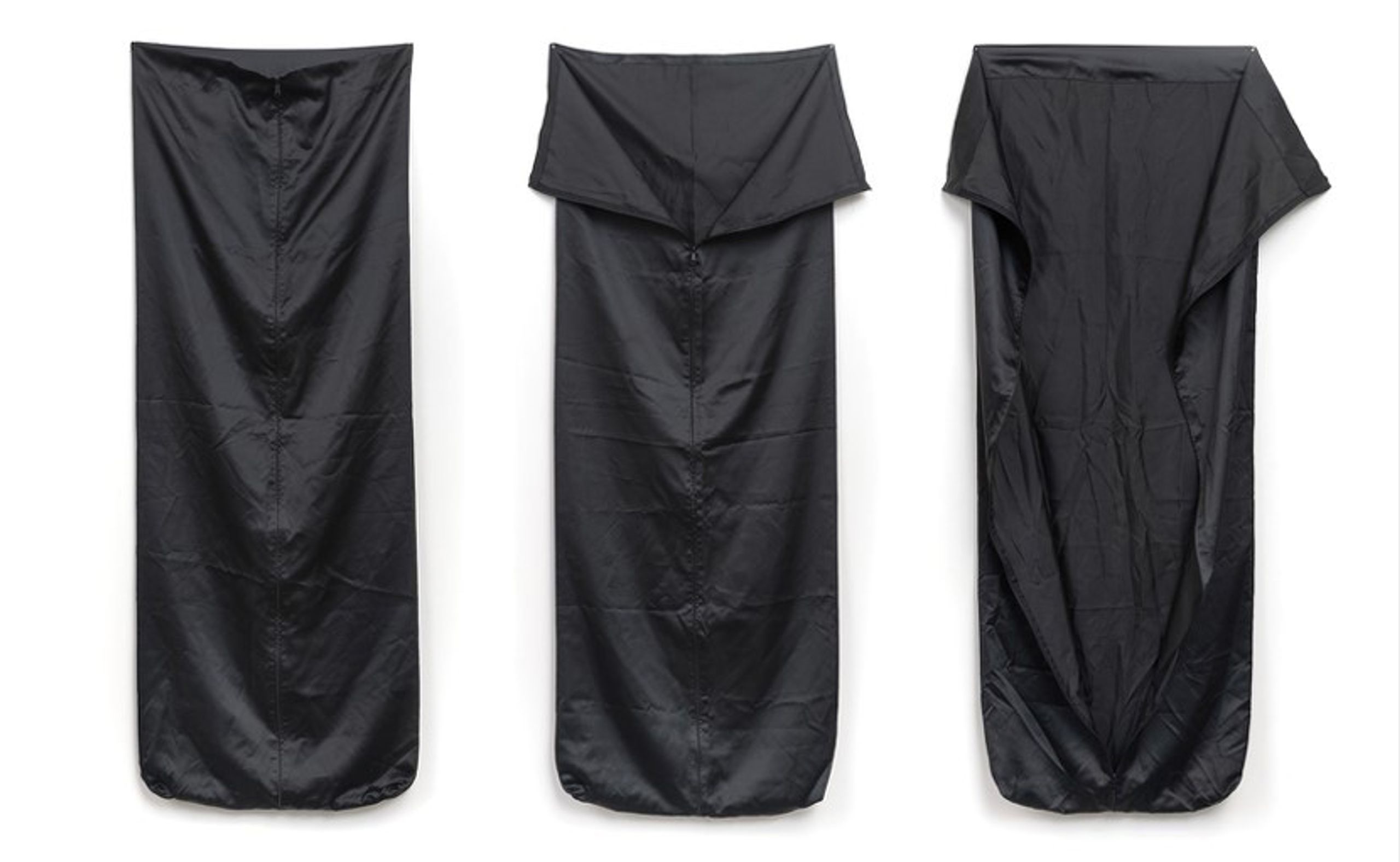 Sidney Amaral, Still life, fabric and zipper, 180 x 264 cm. Photo: Sérgio Guerini