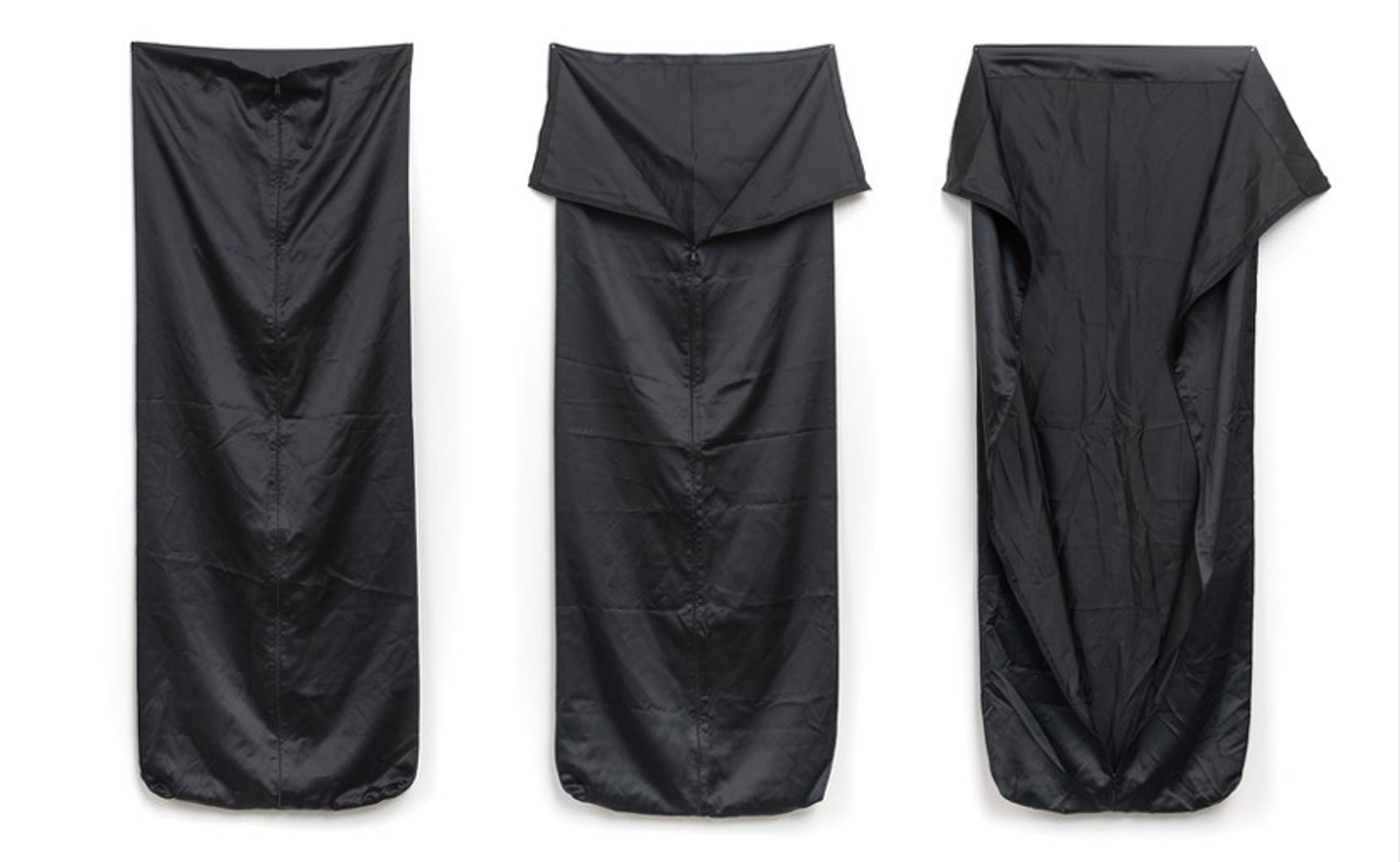 Sidney Amaral, Still life, fabric and zipper, 180 x 264 cm. Photo: Sérgio Guerini