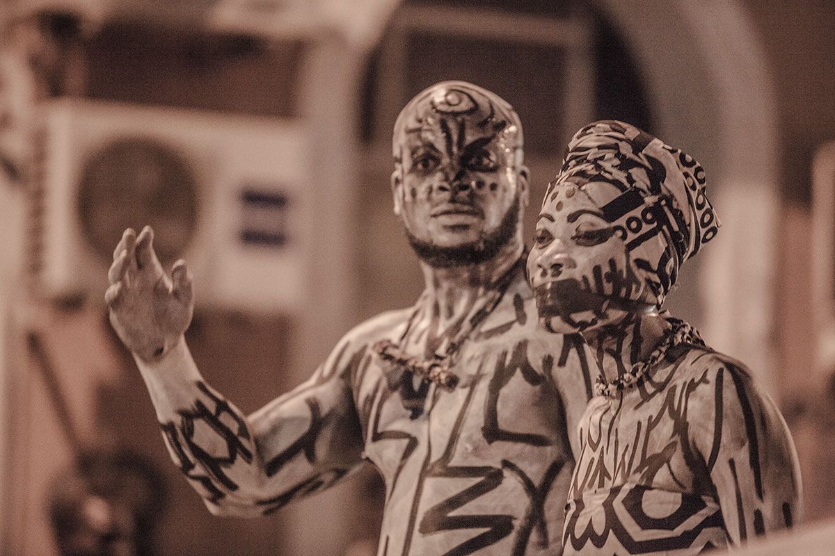 Performance Congolândia - Universo em desencanto. Photo: Osmar Edgar.