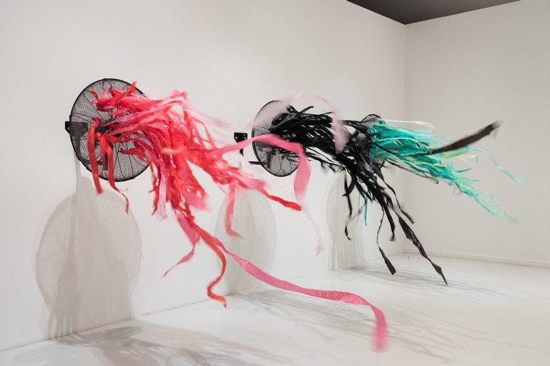 Des grains de poussière sur la mer