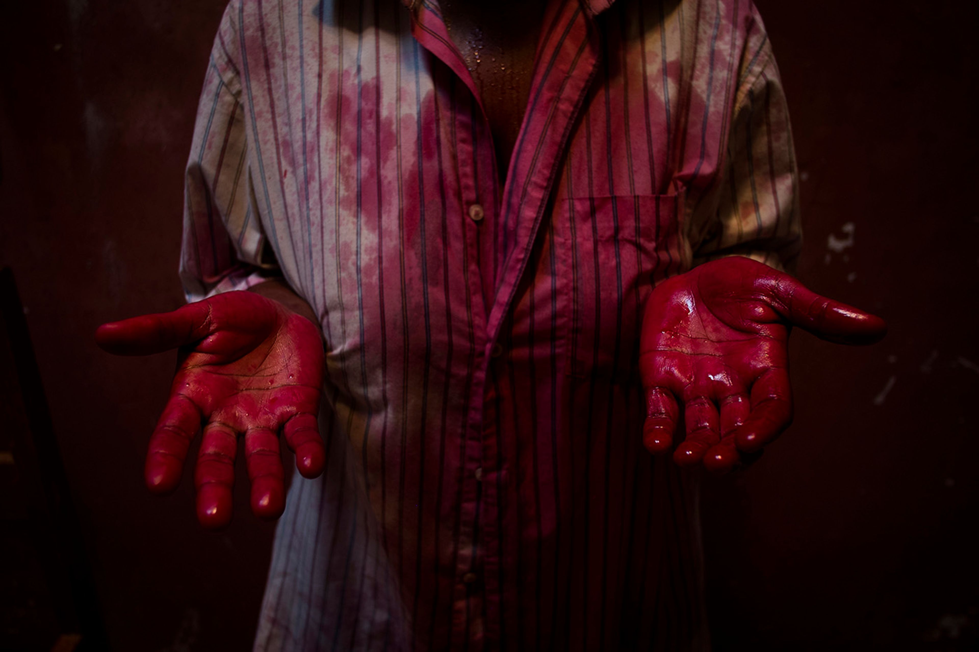 Experimentando o Vermelho em dilúvio, 2013, Musa Michelle Mattiuzzi, Negros Indícios Exhibition​. Photo: Hirosuke Kitamura